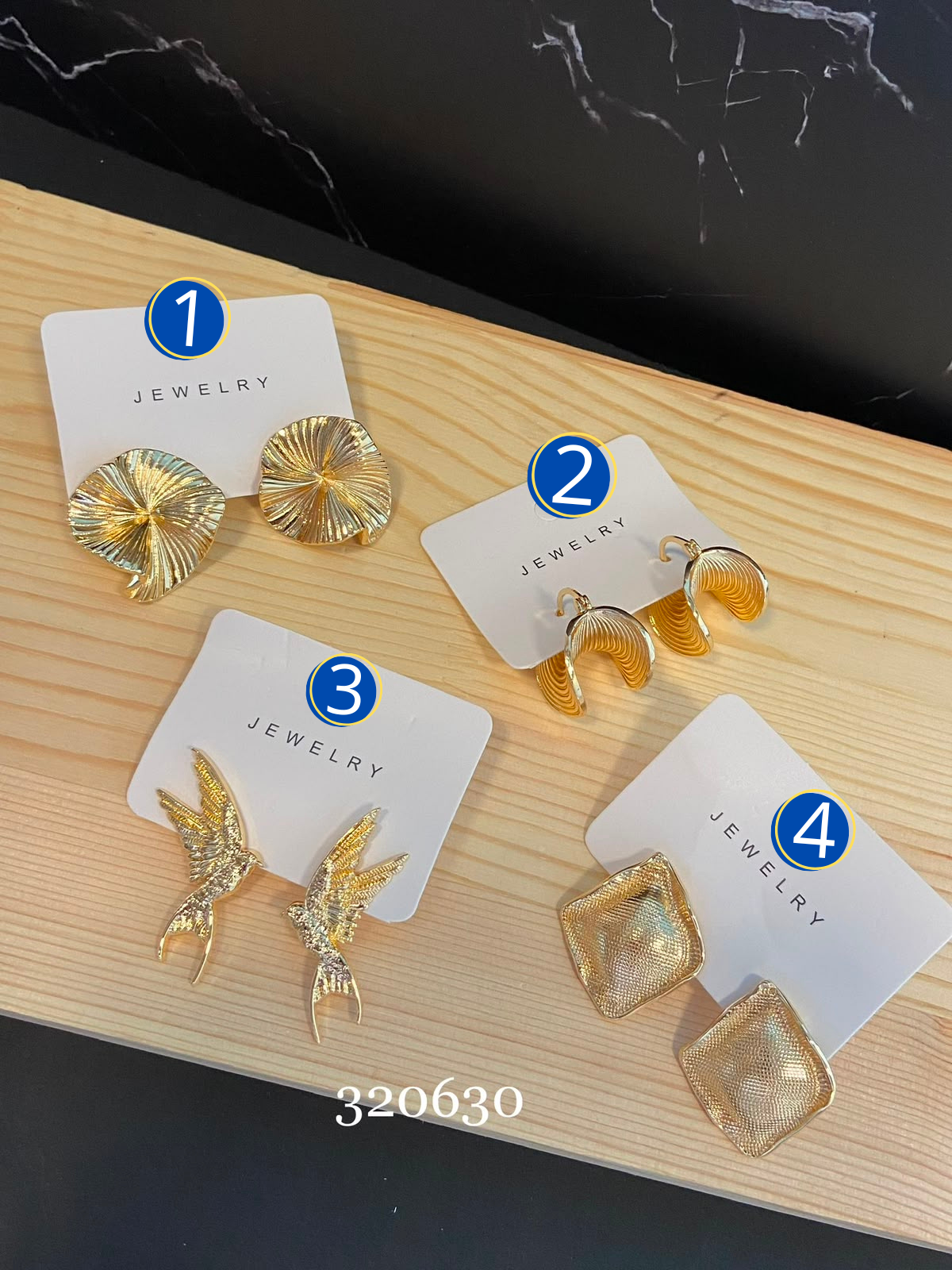 [12/SEPTIEMBRE/26] Aretes Dorados de poste M3 Oro Laminado