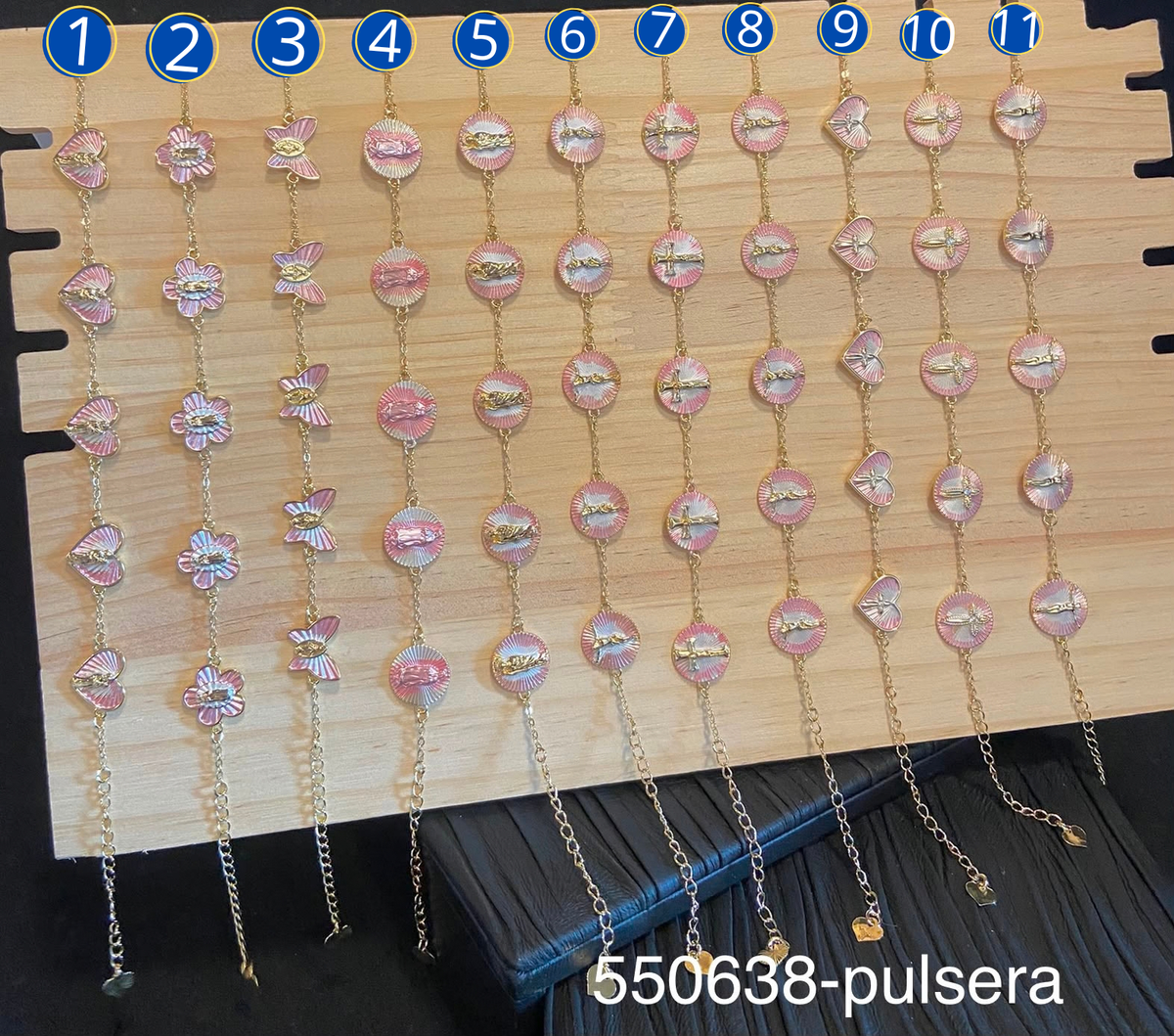 [26/SEPTIEMBRE/26]Pulseras doradas con dijes M2 Oro Laminado