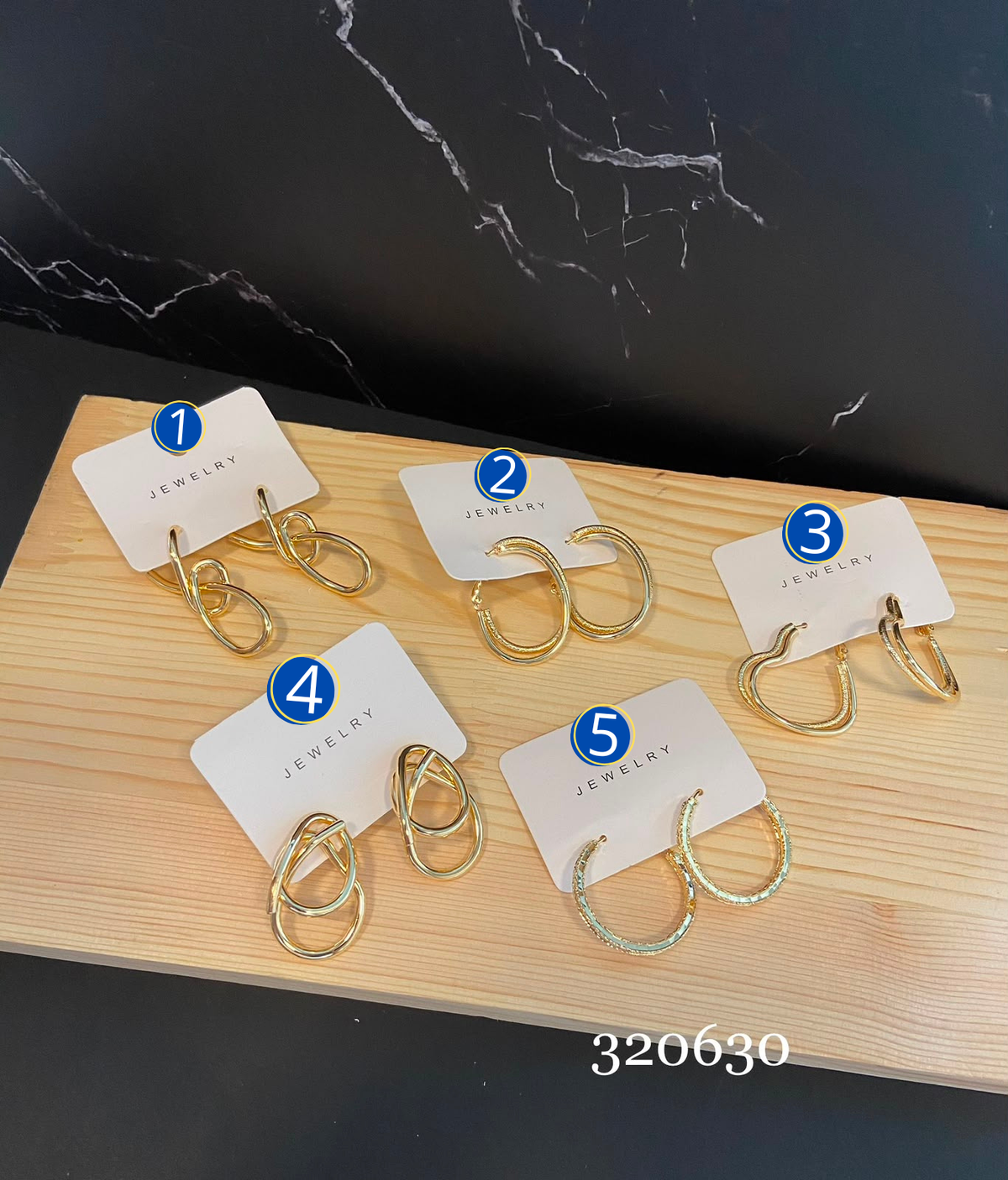 [12/SEPTIEMBRE/26] Aretes Dorados de poste M2 Oro Laminado
