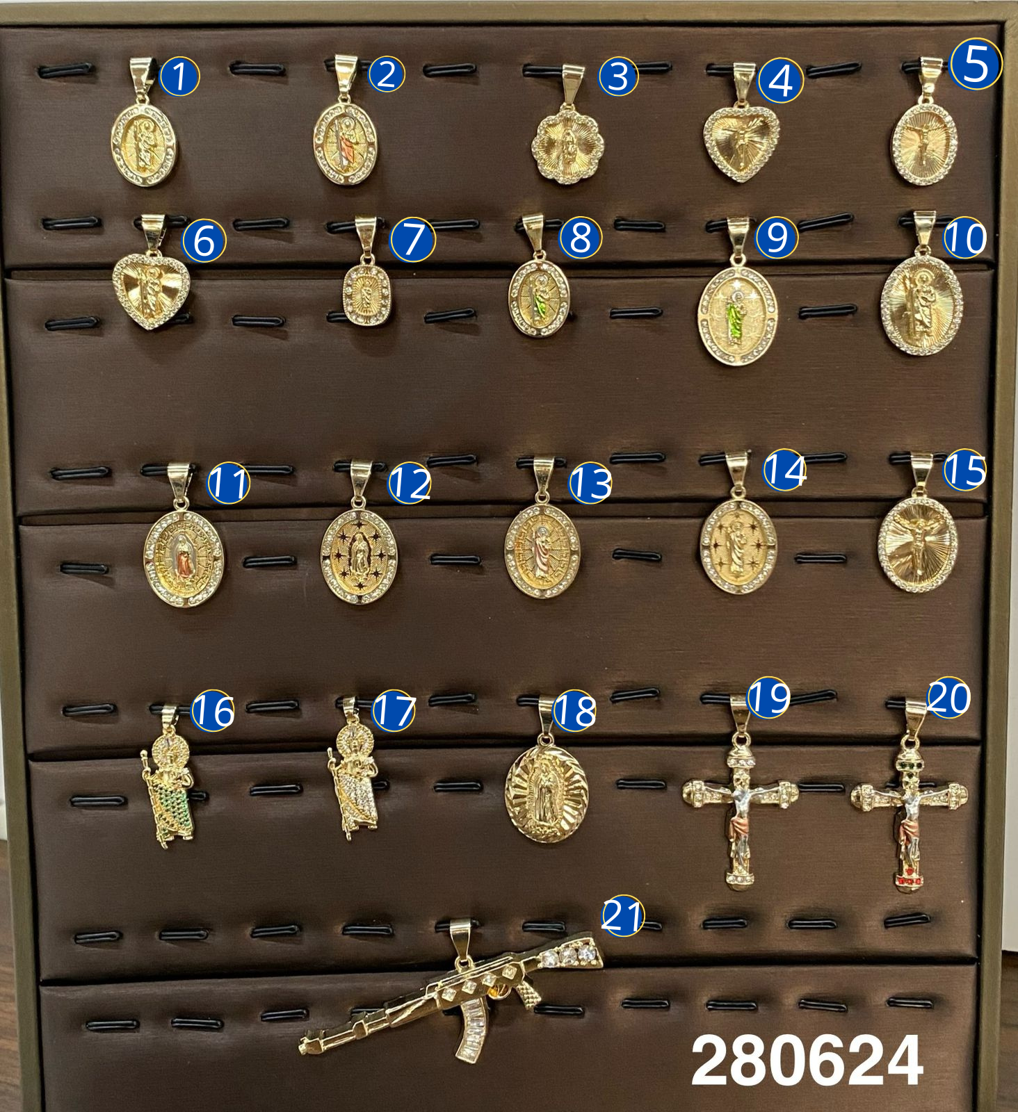 Dije Dorado M8 Oro Laminado