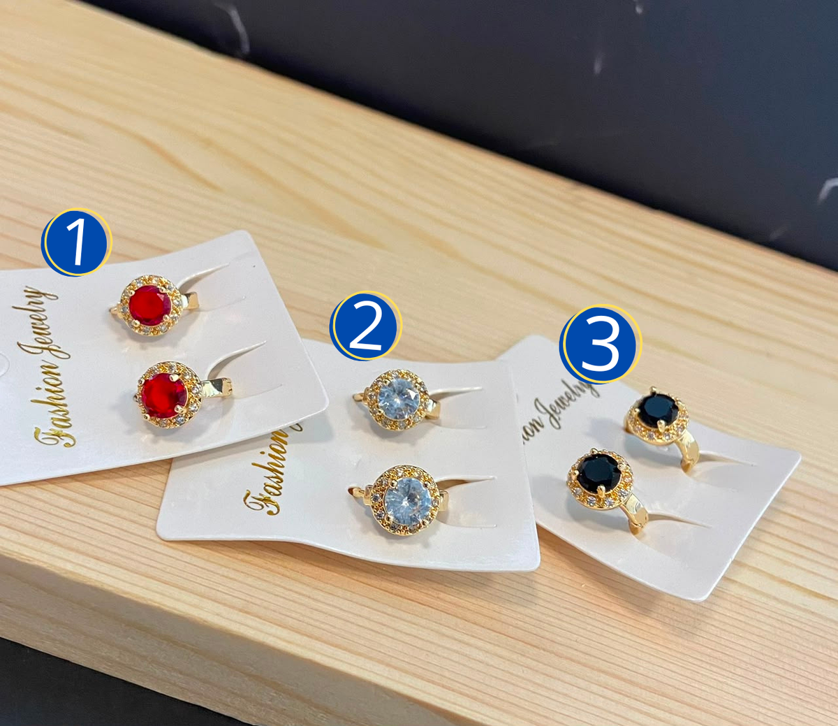 [12/SEPTIEMBRE/26] Aretes Dorados Huggies M18 Oro Laminado