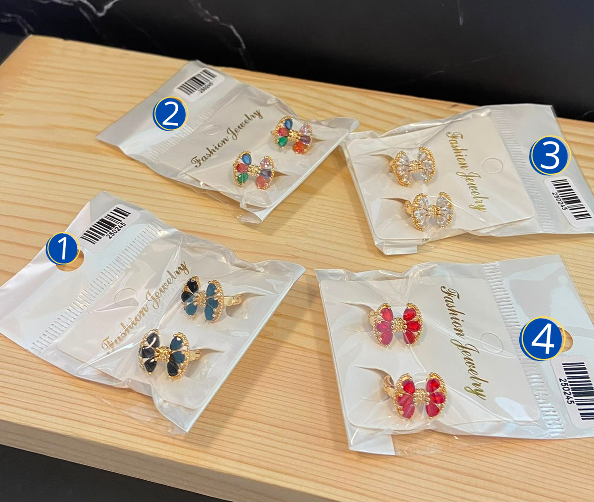 [12/SEPTIEMBRE/26] Aretes Dorados Huggies M17 Oro Laminado