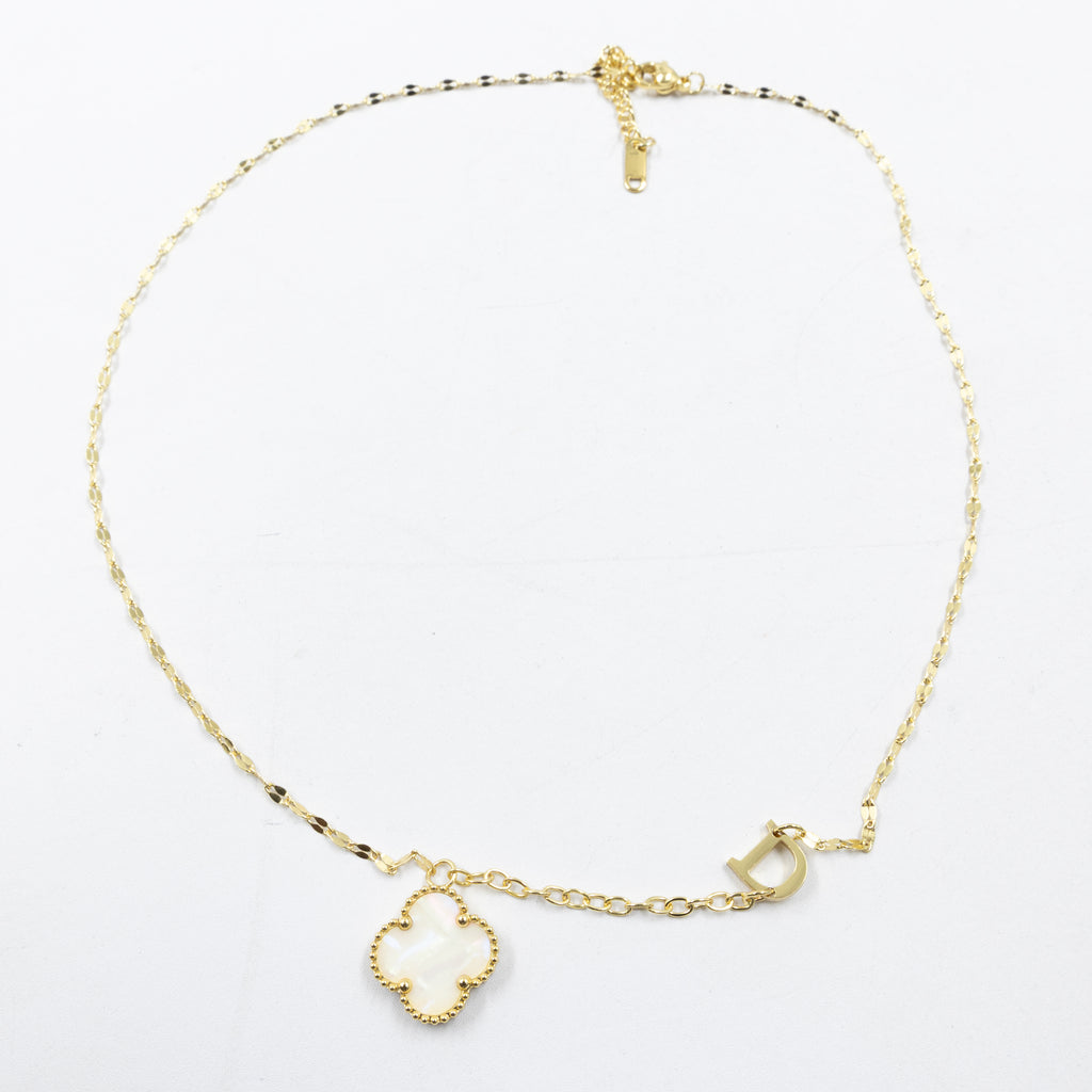 Collares Dorados con dijes de letra D, E ,F y dije de trebol M2 Oro Laminado