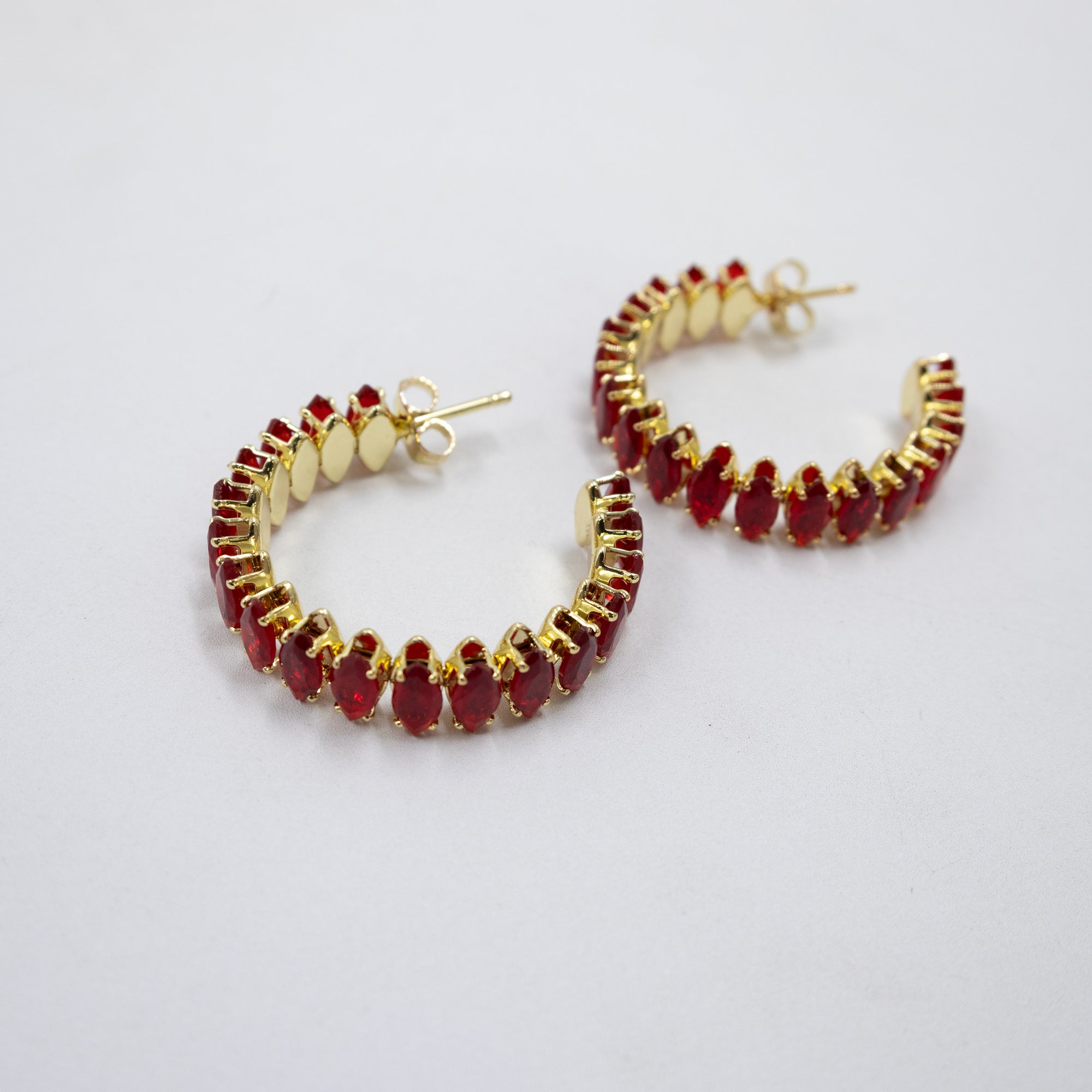 Aretes Dorados con piedras de color M7 Oro Laminado