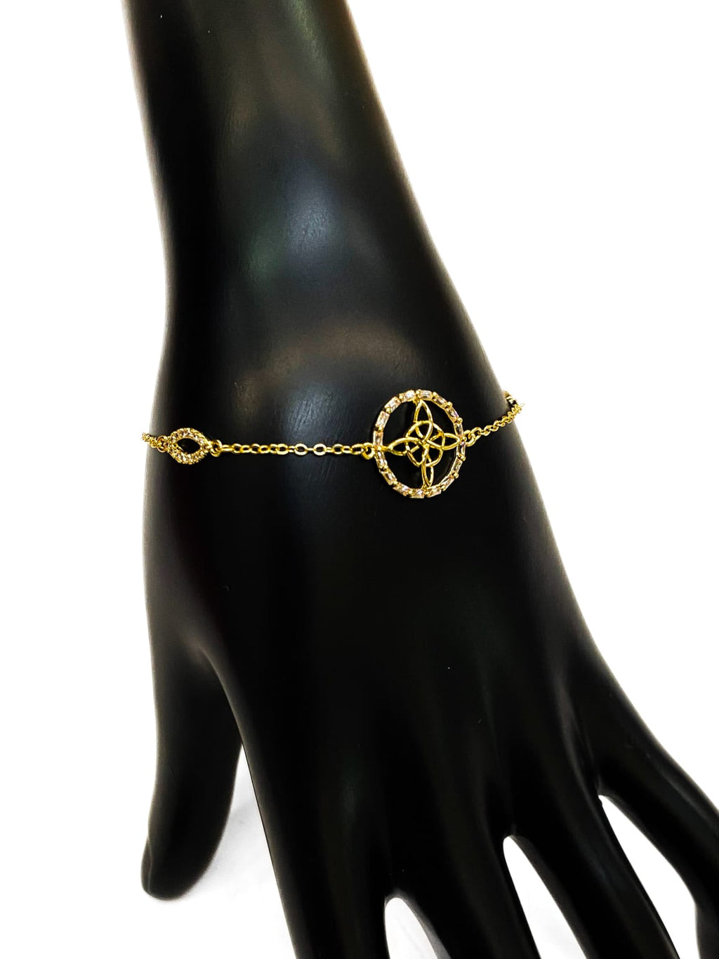 Pulsera de piedras con dije - M2 Oro Laminado