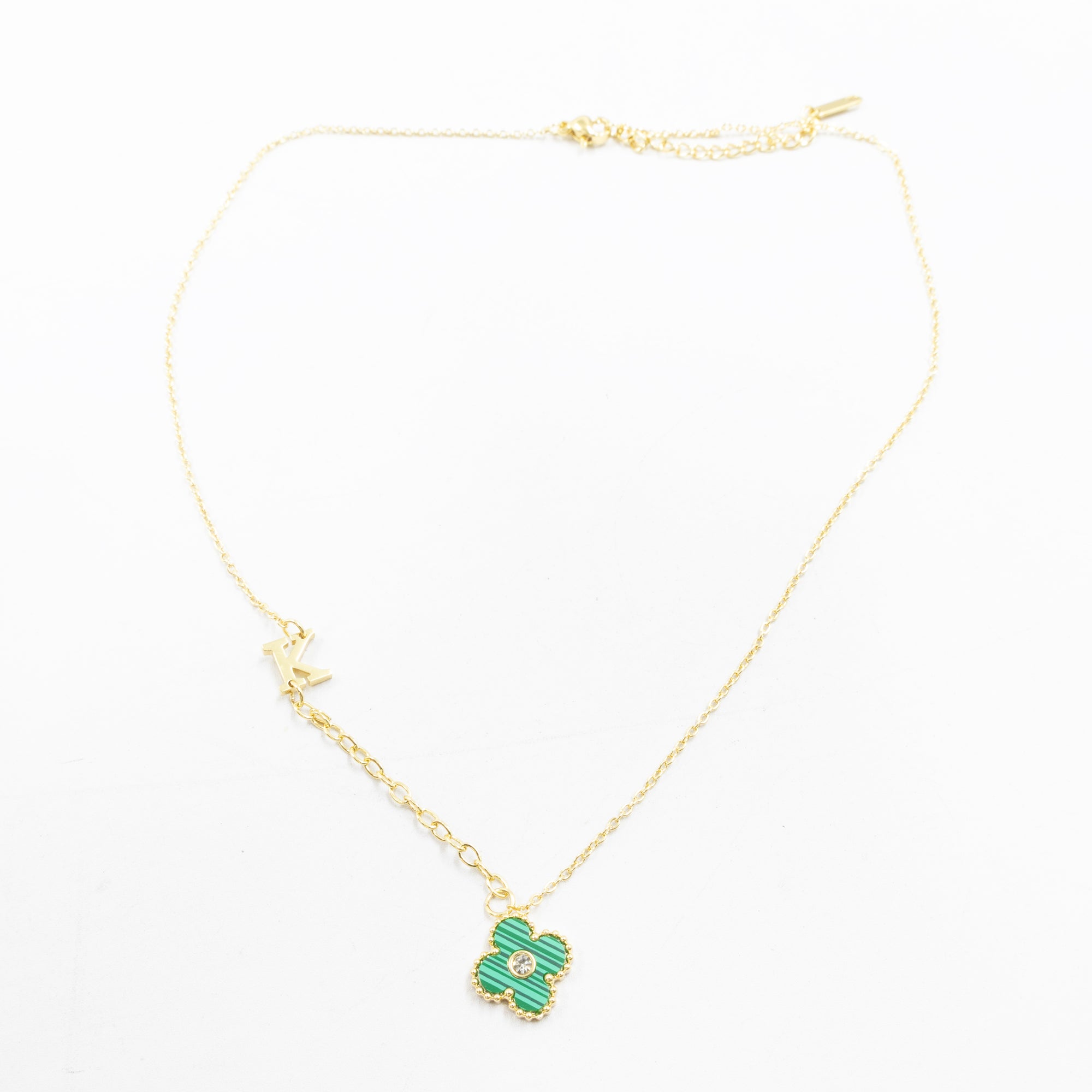 Collar de Dije de Trebol y letra K, M, N M4 Oro Laminado