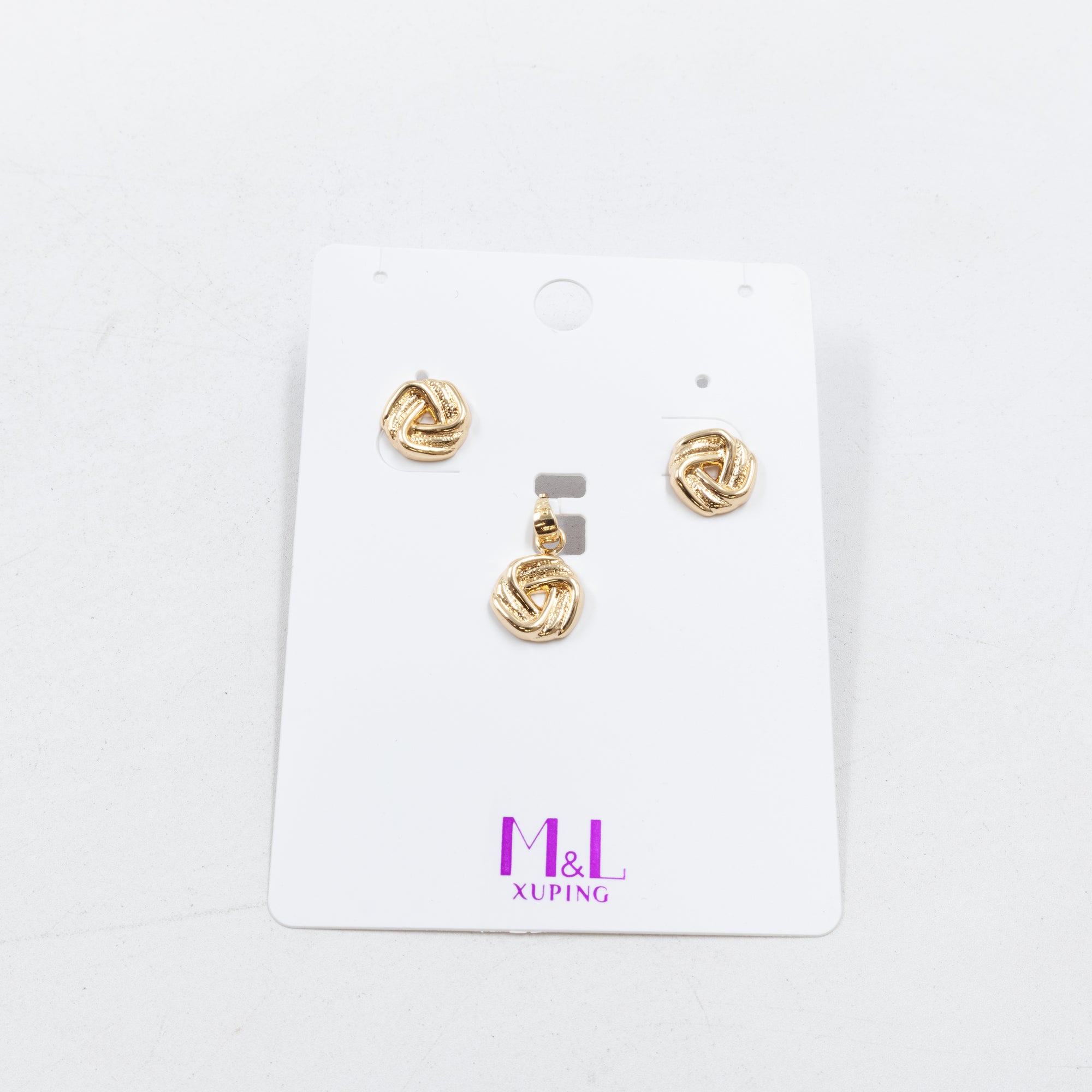 Conjunto de de Aretes y Dije M4 Oro Laminado