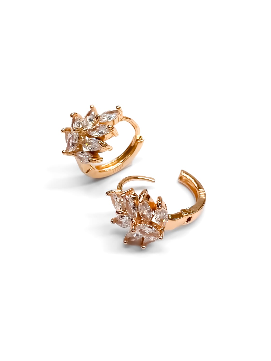 ARETES HUGGIES M10 - ORO LAMINADO