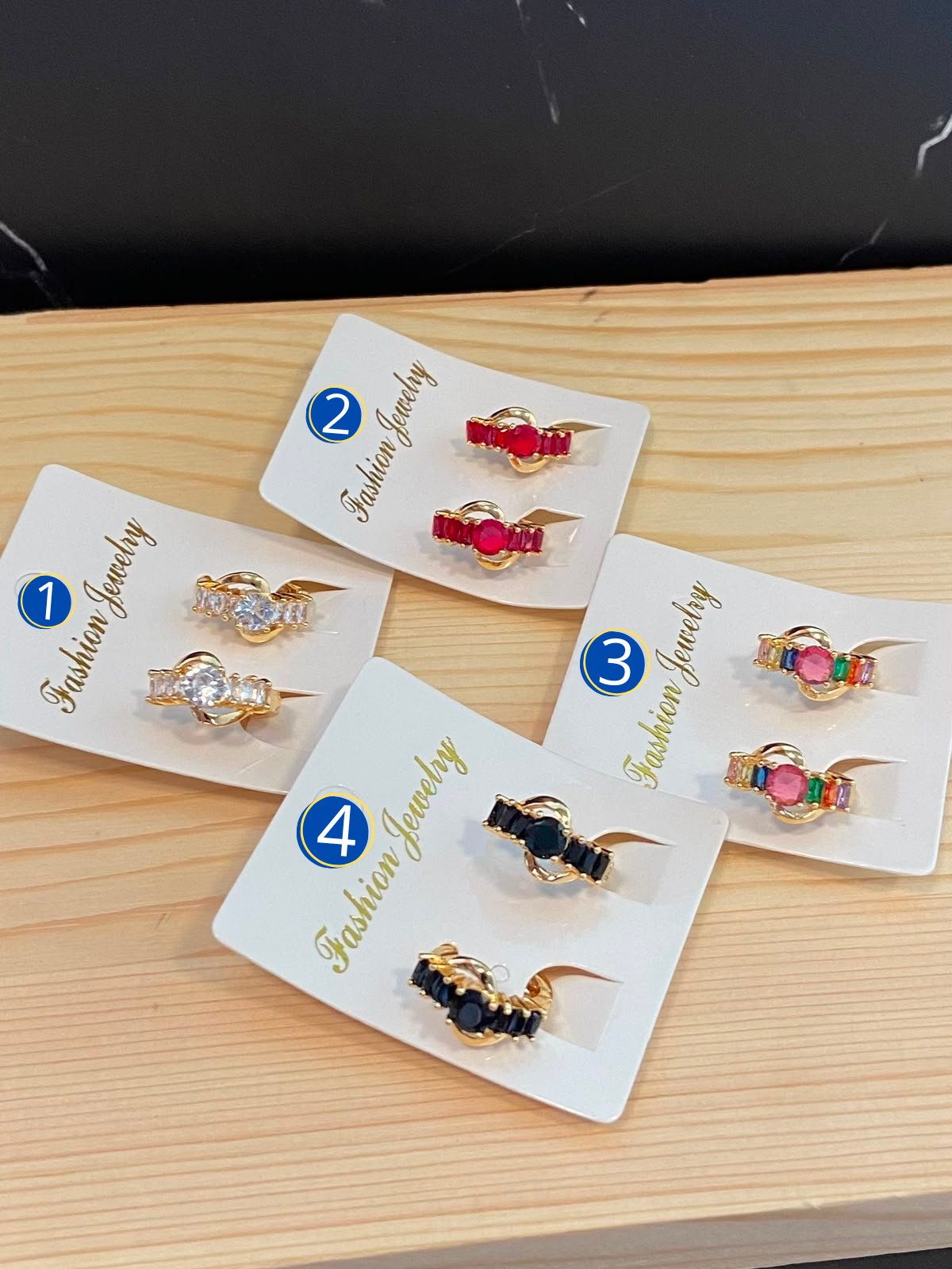 [12/SEPTIEMBRE/26] Aretes Dorados Huggies M11 Oro Laminado