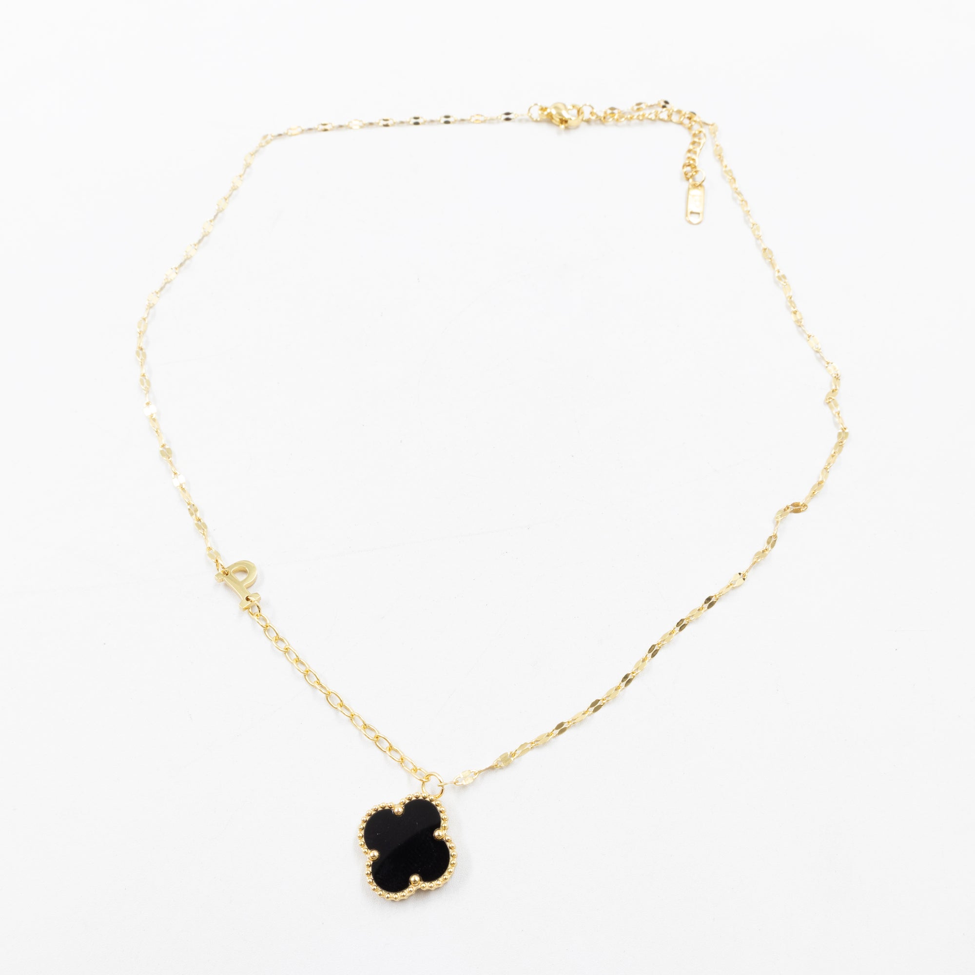 Collares Dorados con dijes de letra P,V , Z y dije de Trebol M8 Oro Laminado