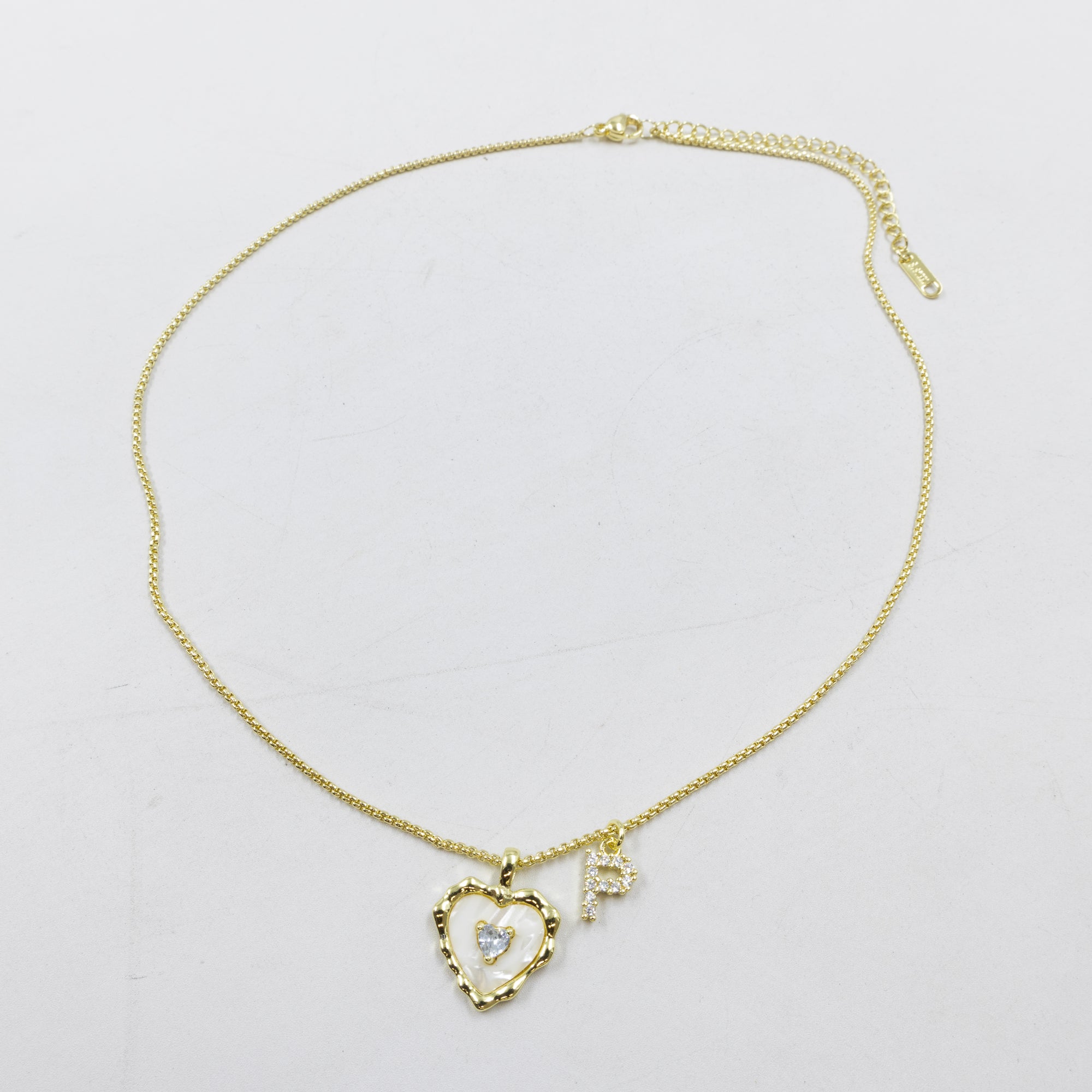 Collares Dorados con dije de Letra y corazon M3 Oro Laminado