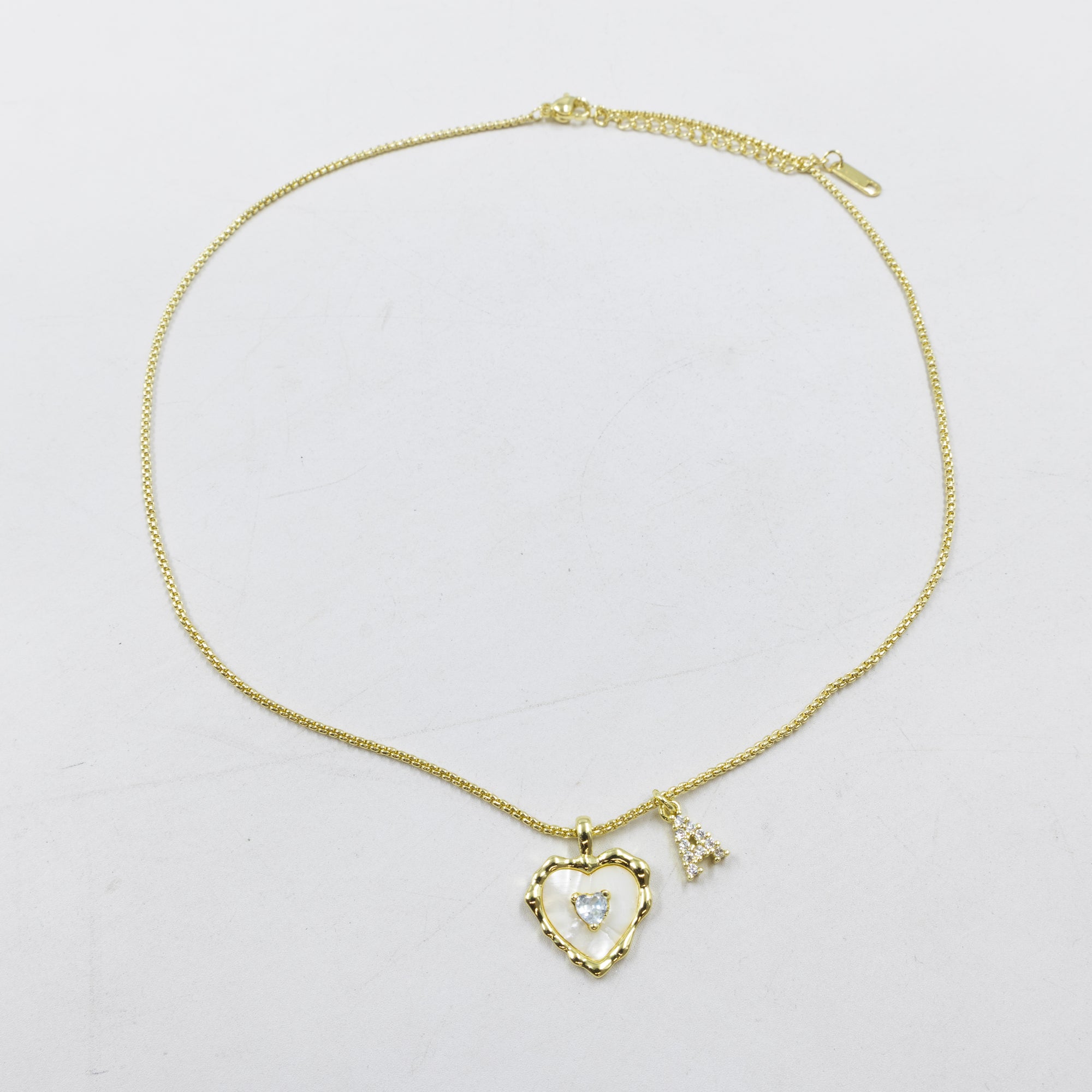 Collares Dorados con dije de Letra y corazon M1 Oro Laminado