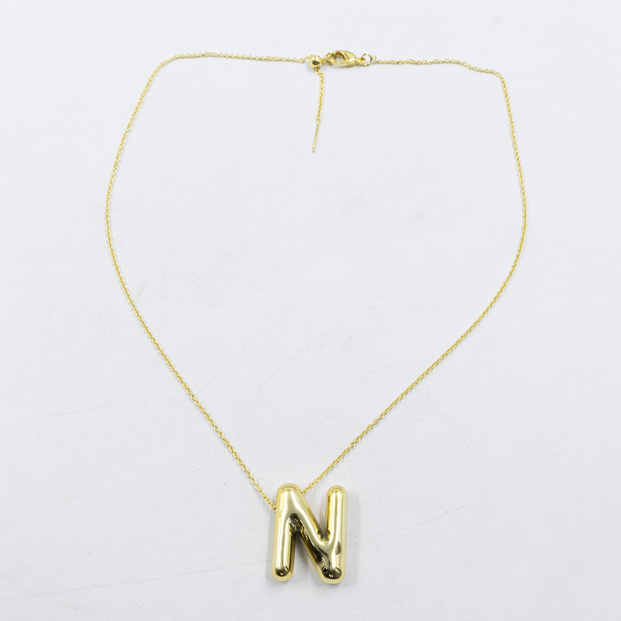 Collar Dorado con Dije de letras Grandes M2 Oro Laminado