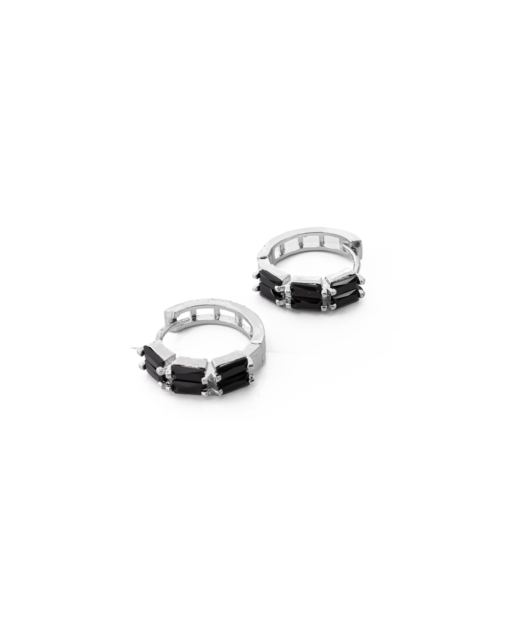 Aretes Plateados Huggies con Piedras Diferentes Colores M14 Oro Laminado
