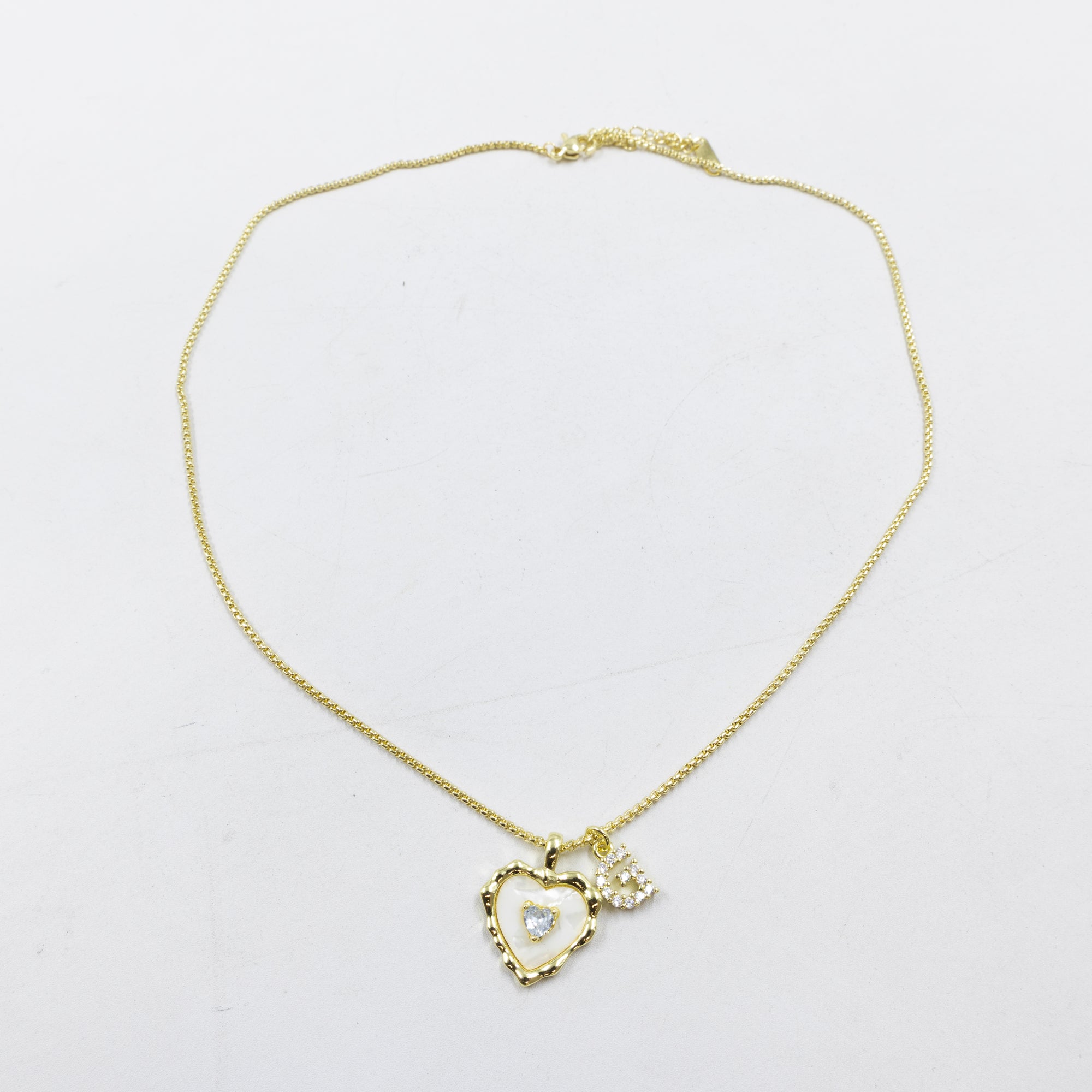 Collares Dorados con dije de Letra y corazon M2 Oro Laminado