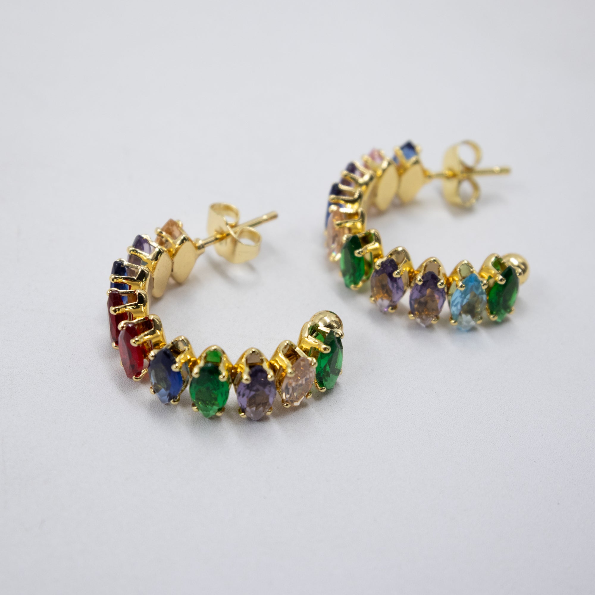 Aretes Dorados con piedras de color M2 Oro Laminado