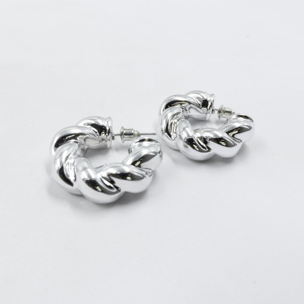 Aretes Plateados Diferentes Diseños 26/05/26 M3 Oro Laminado