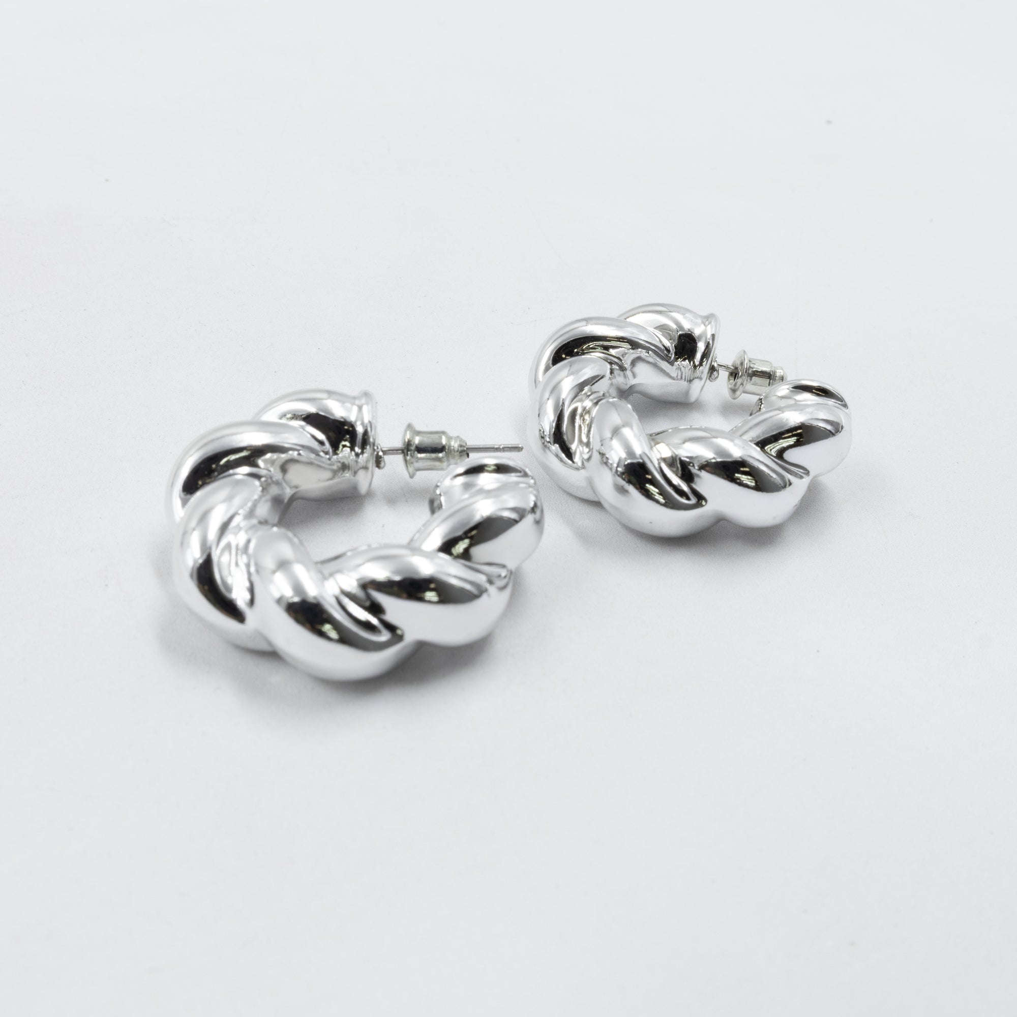 Aretes Plateados Diferentes Diseños 26/05/26 M3 Oro Laminado