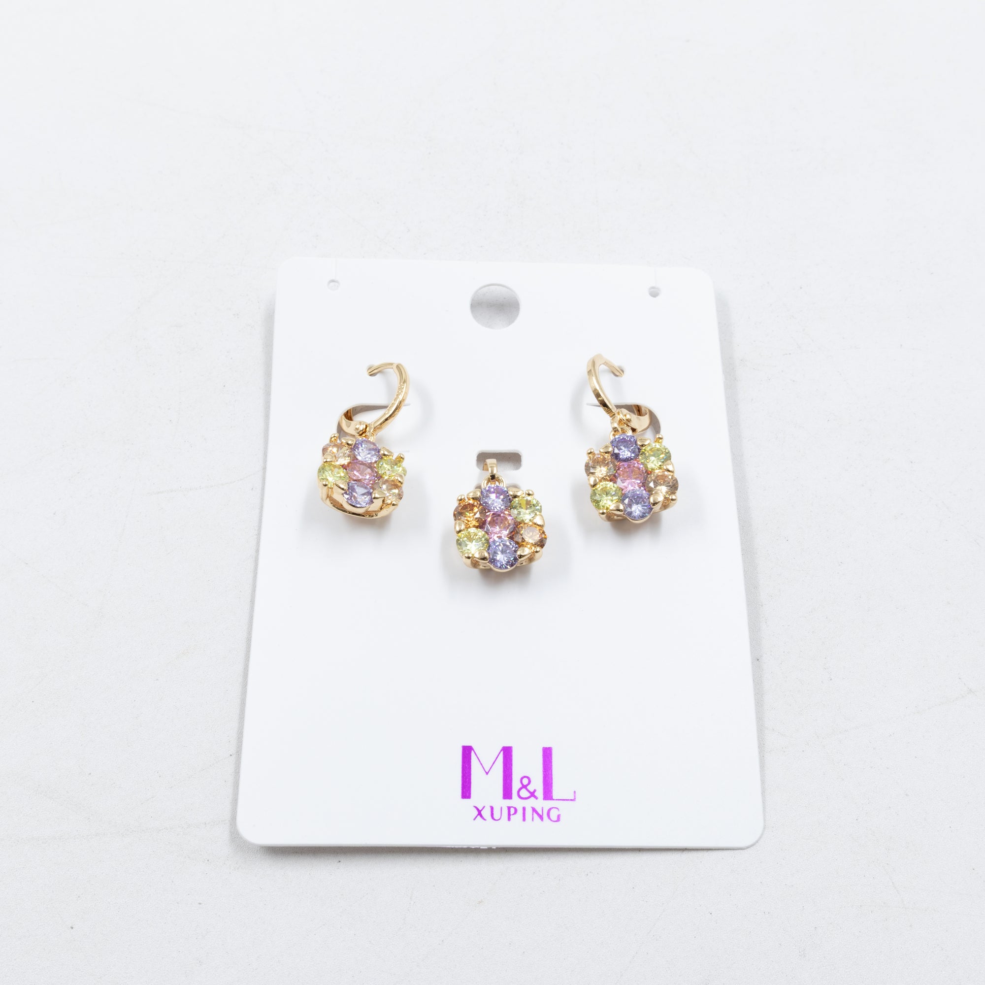 Conjunto de de Aretes y Dije M11 Oro Laminado