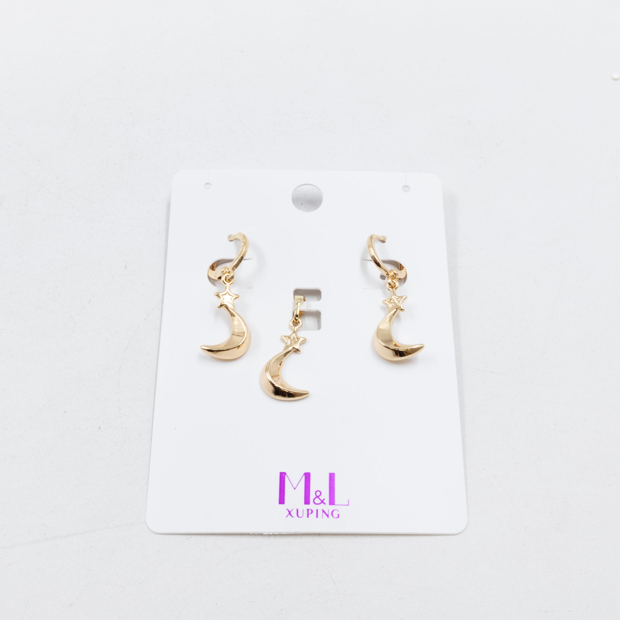 Conjunto de de Aretes y Dije M6 Oro Laminado