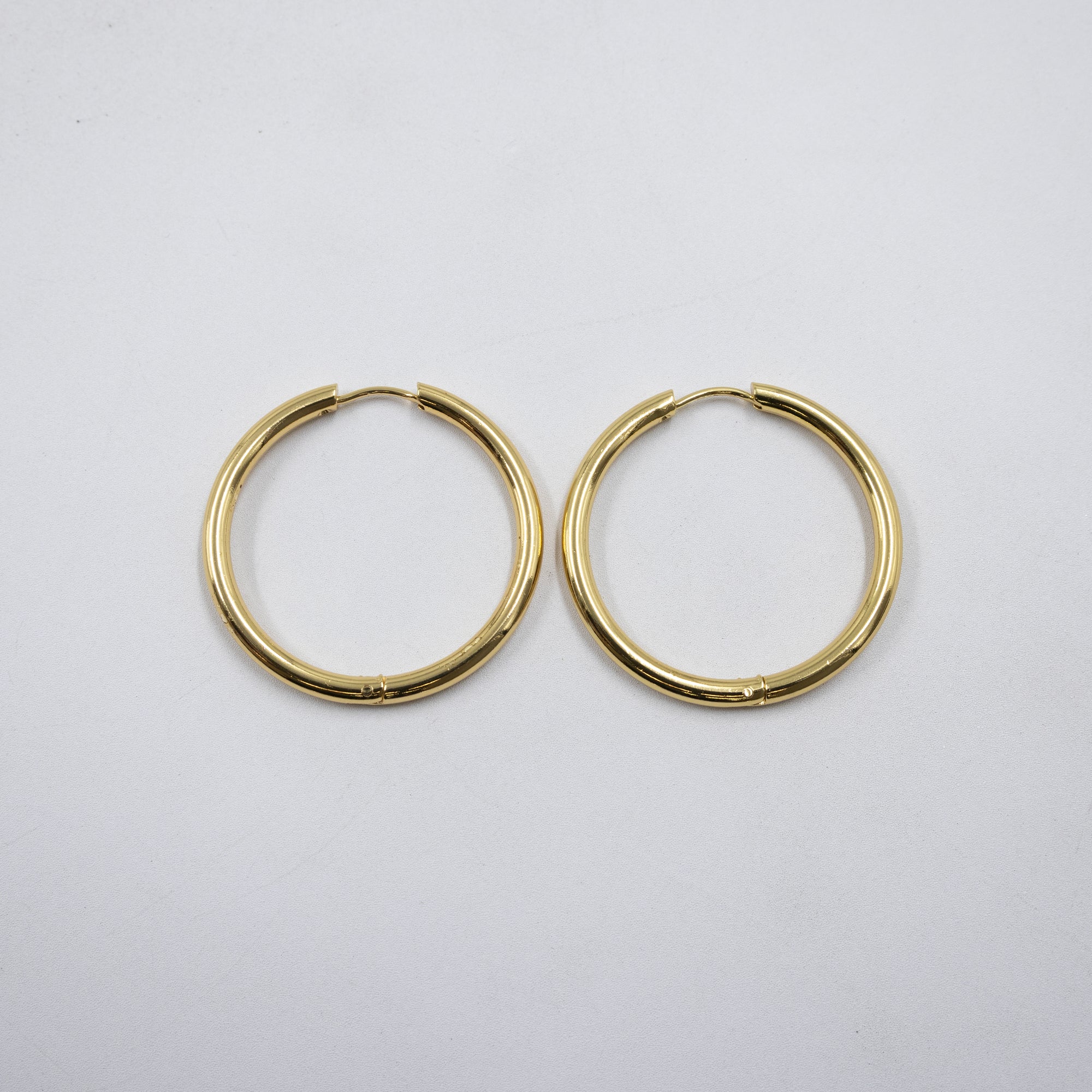 Aretes Dorados Chicos M7 Oro Laminado