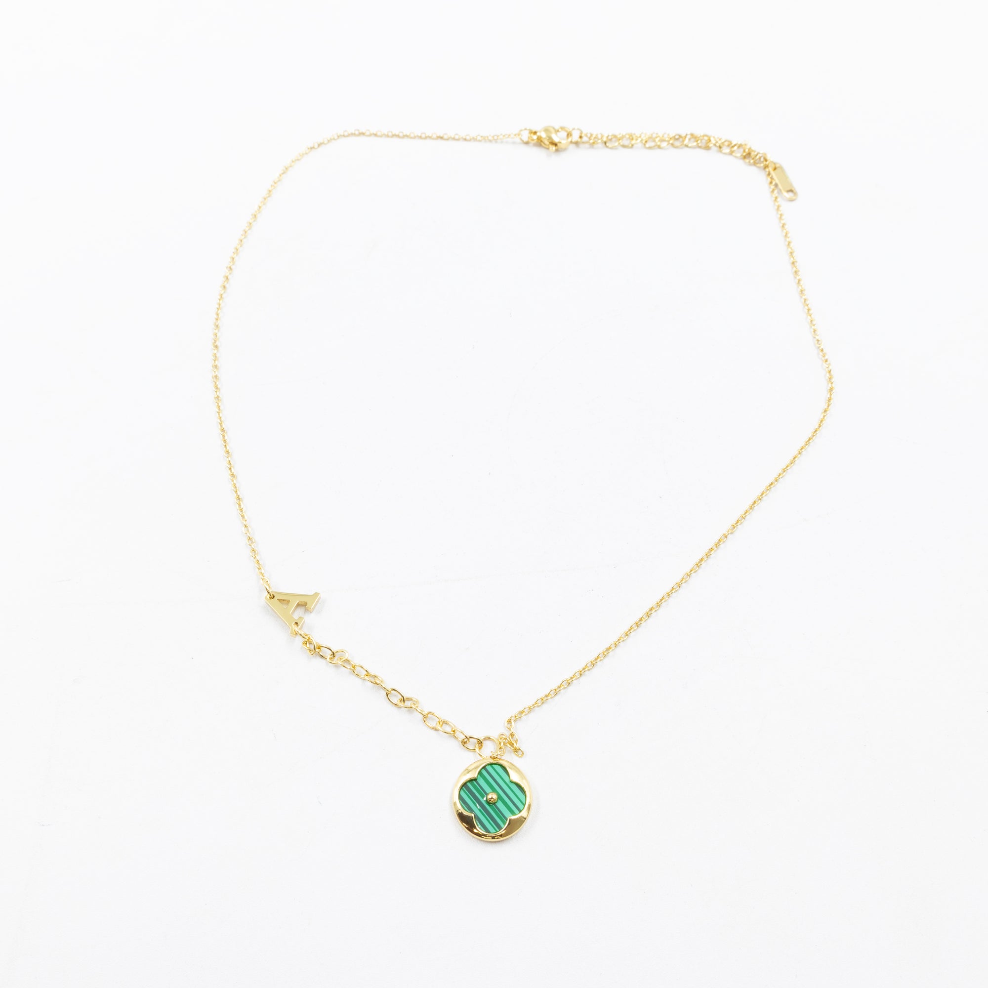Collares Dorados con dijes de letra A,B,C y dije de Trebol M1 Oro Laminado