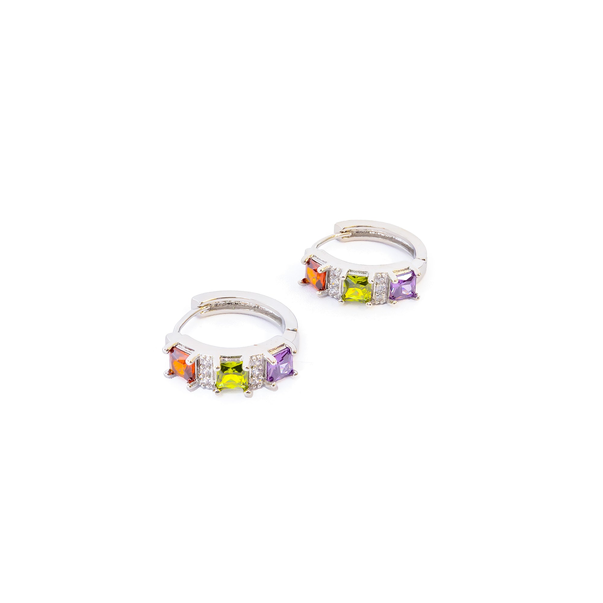 Aretes Plateados Huggies con Piedras Multicolor M8 Oro Laminado