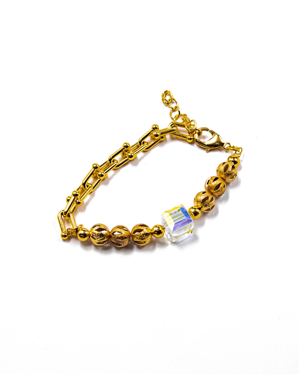 Pulsera Dorada con cuentas y dije - M3 Oro Laminado