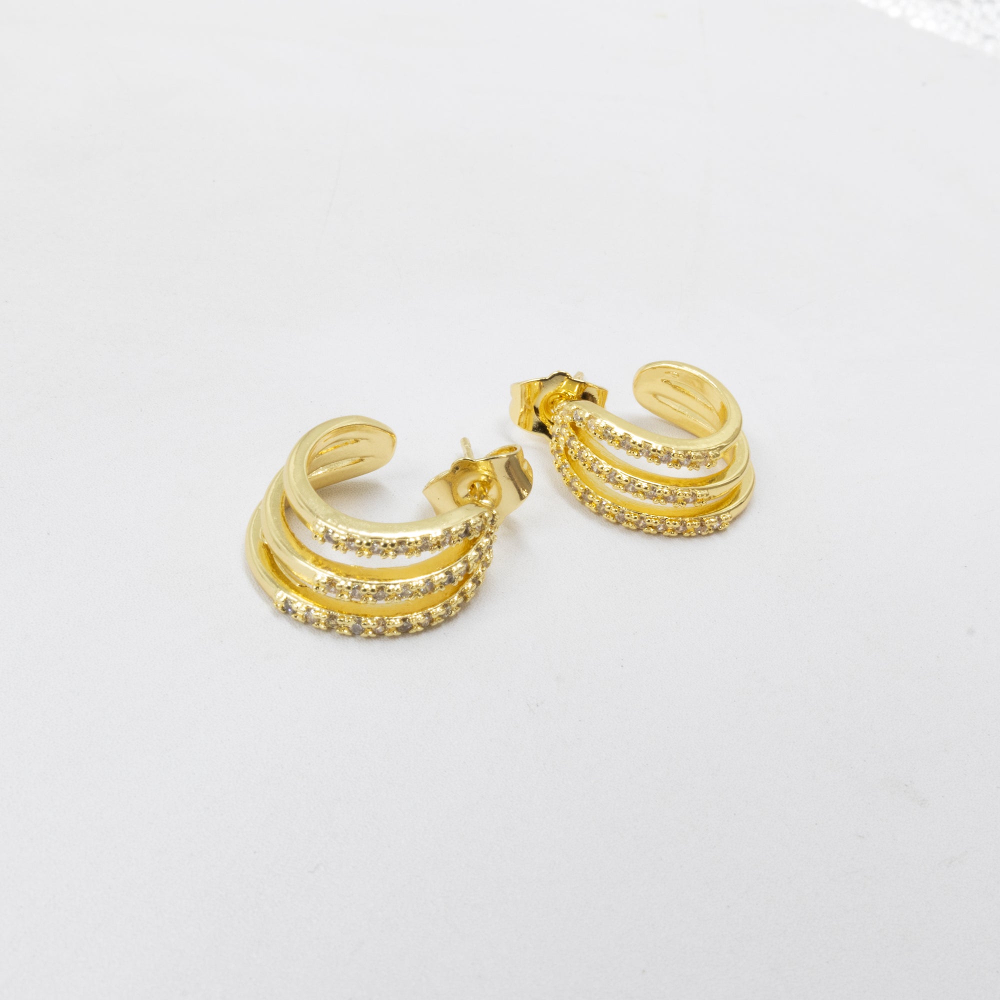Aretes Dorados Caja 2 01/06/26 M2 Oro Laminado