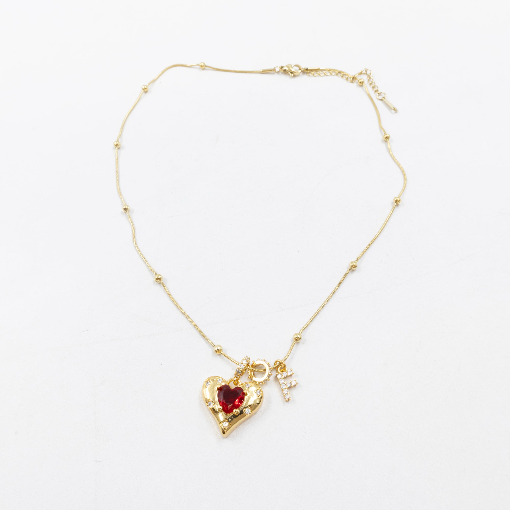 Collares Dorados con dije de Letra y corazón M2 Oro Laminado