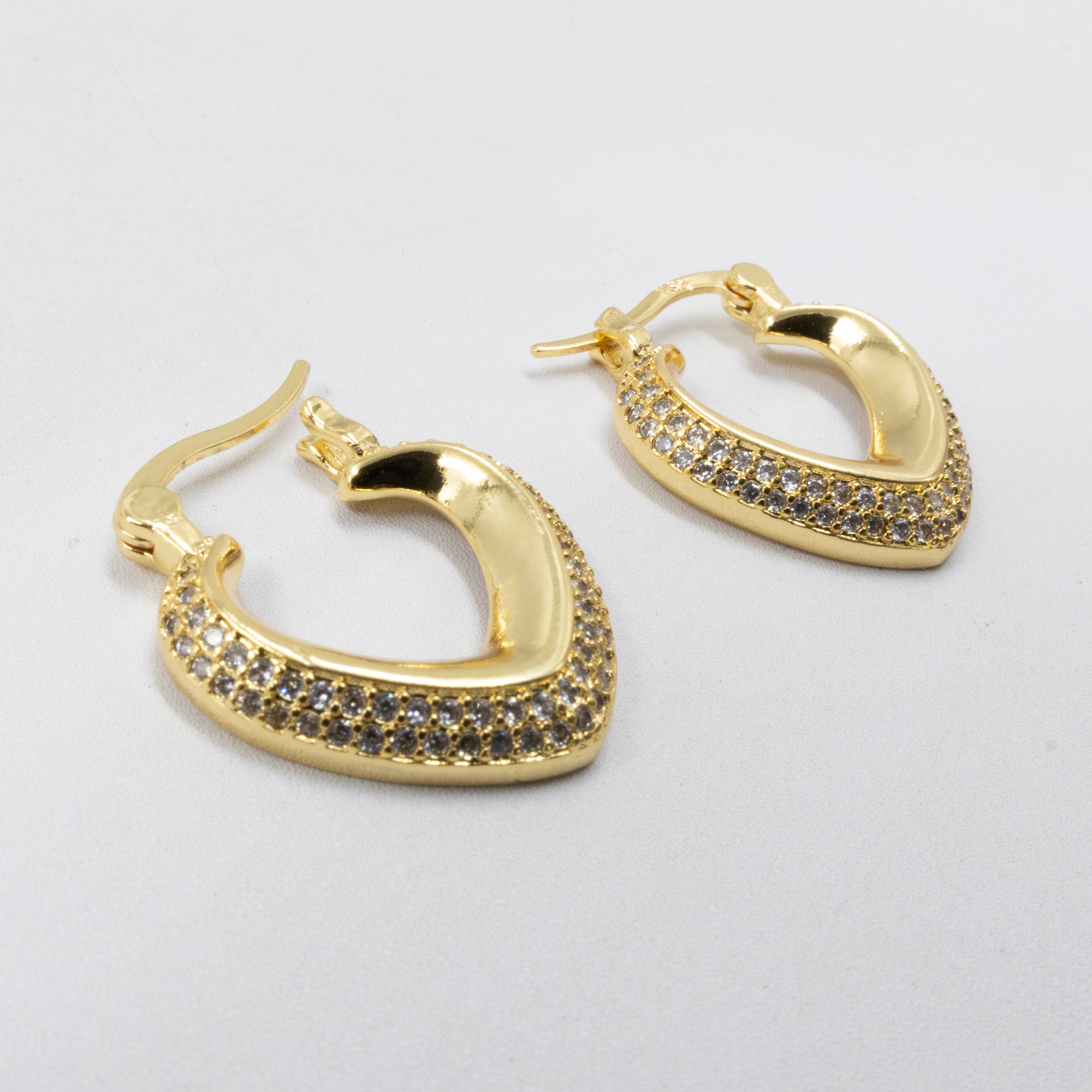 Aretes Dorados con piedras Caja 1 M1 Oro Laminado 01/06/26