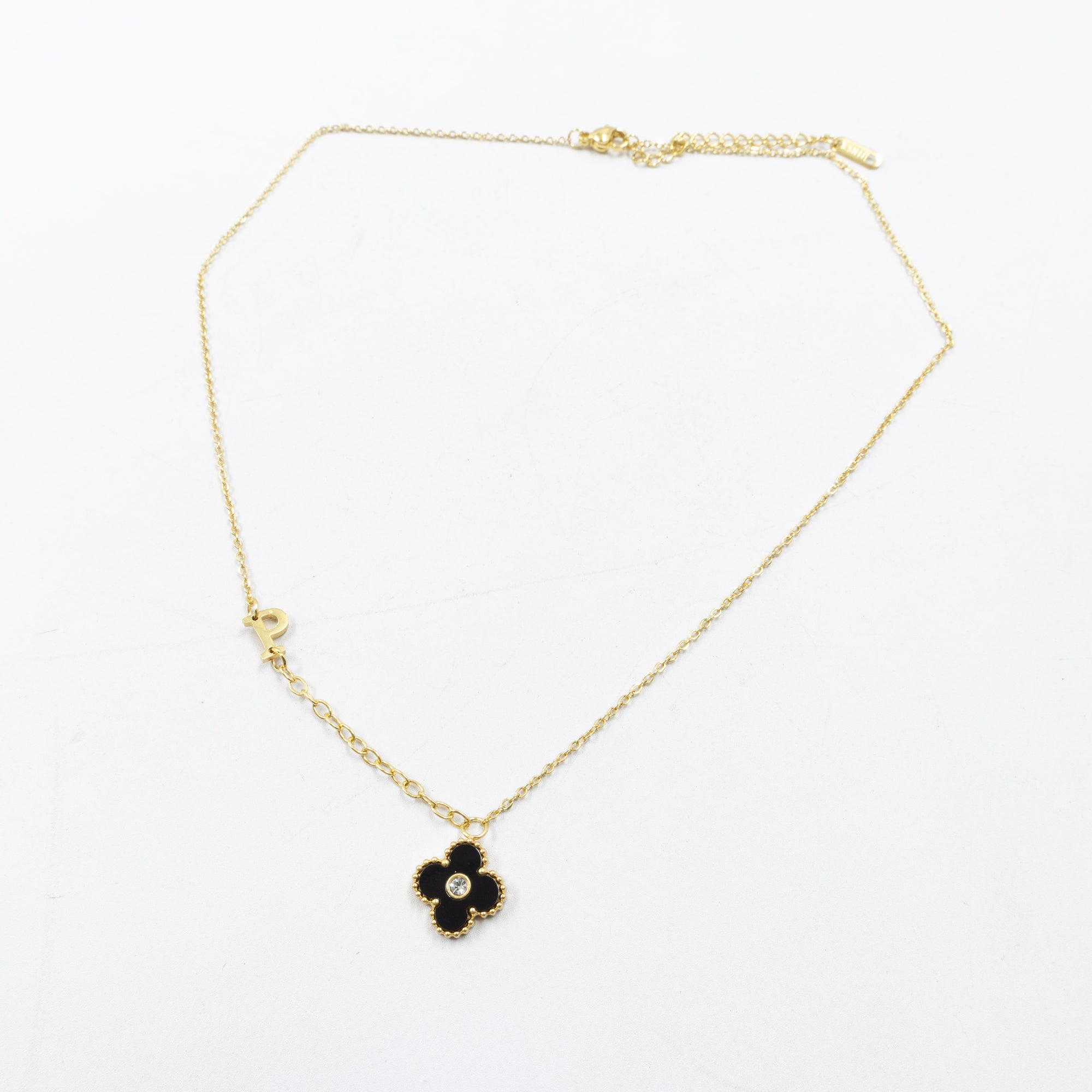 Collar de Dije de Trebol y letras M9 Oro Laminado