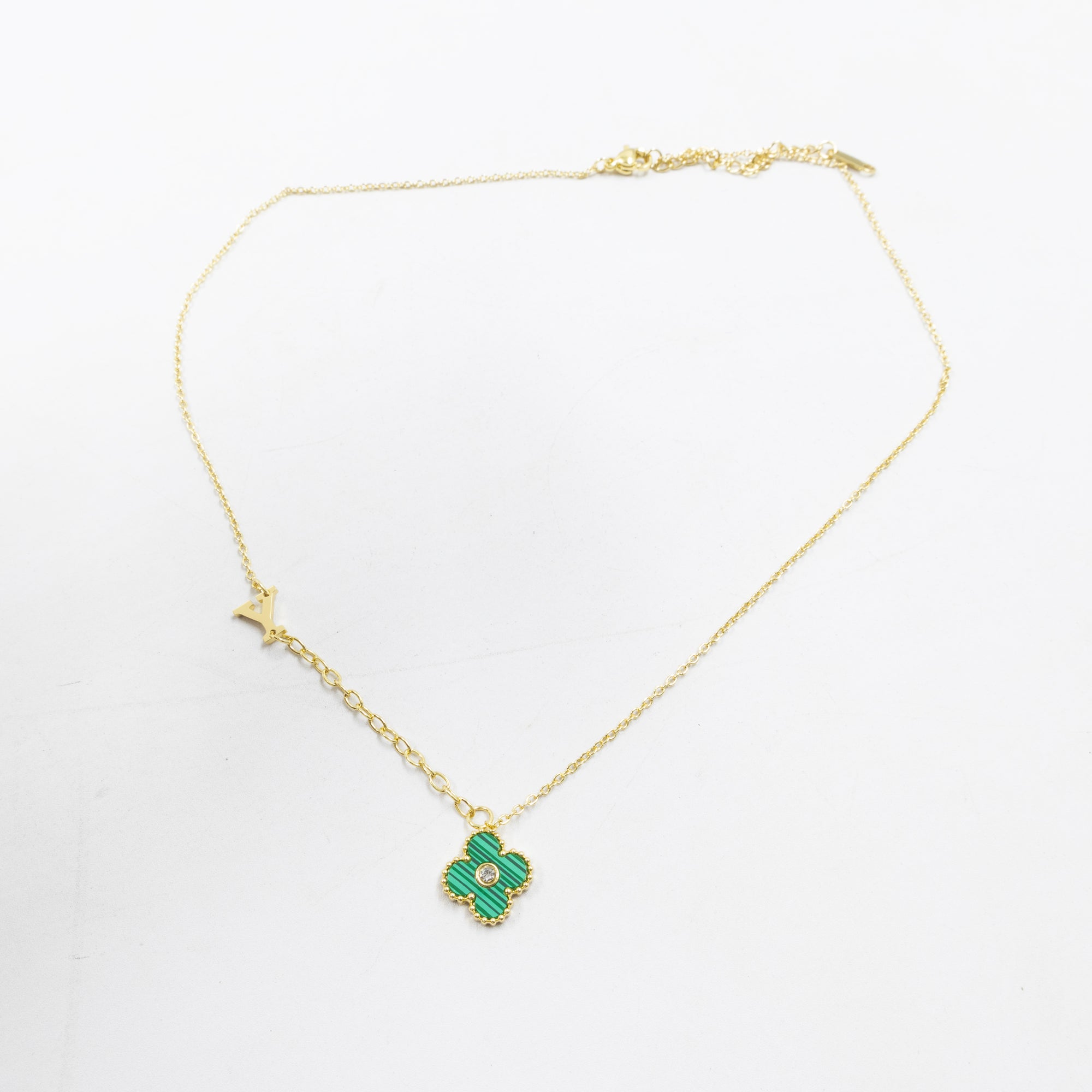 Collar de Dije de Trebol y letra Y, Z M7 Oro Laminado