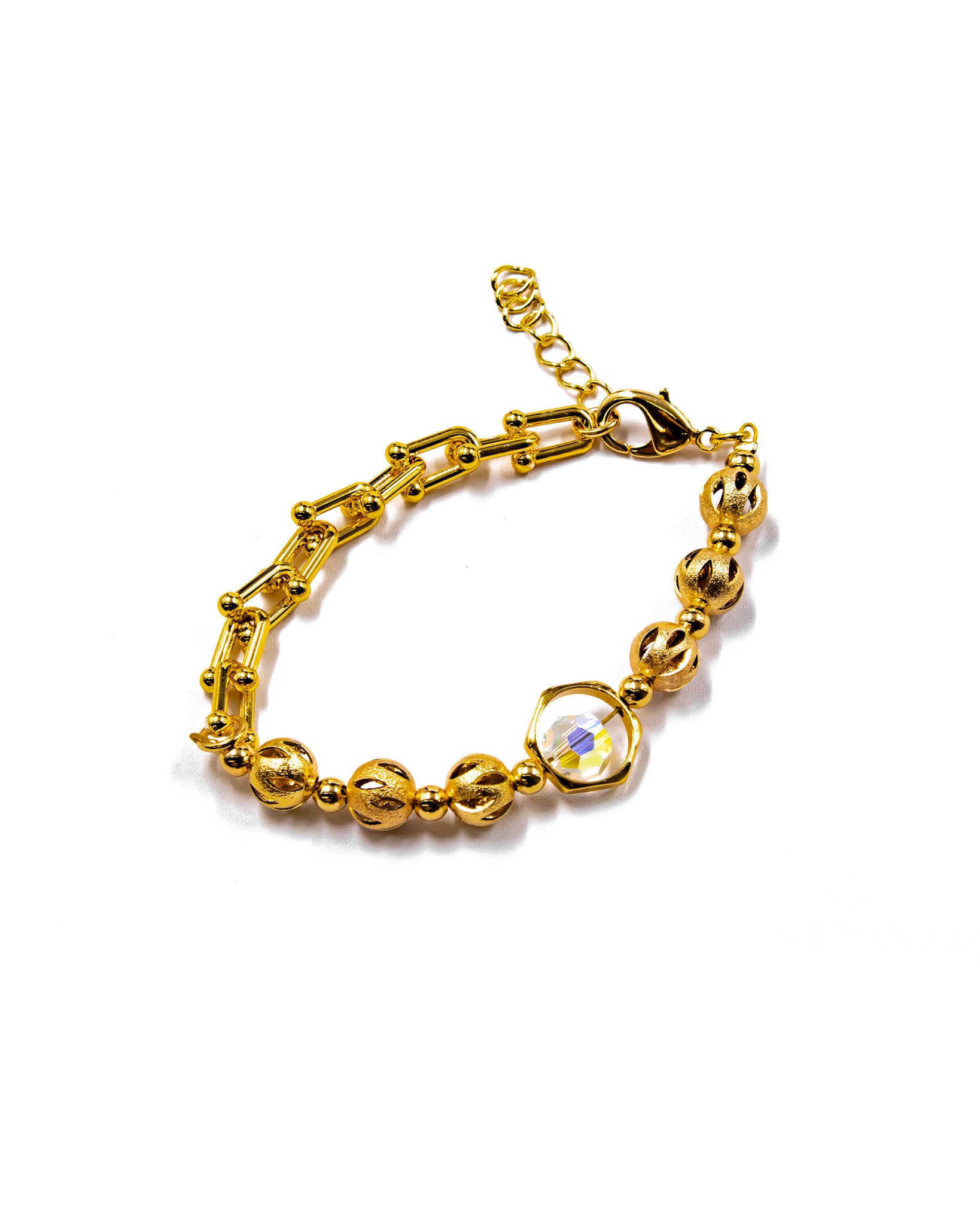 Pulsera Dorada con cuentas y dije - M2 Oro Laminado