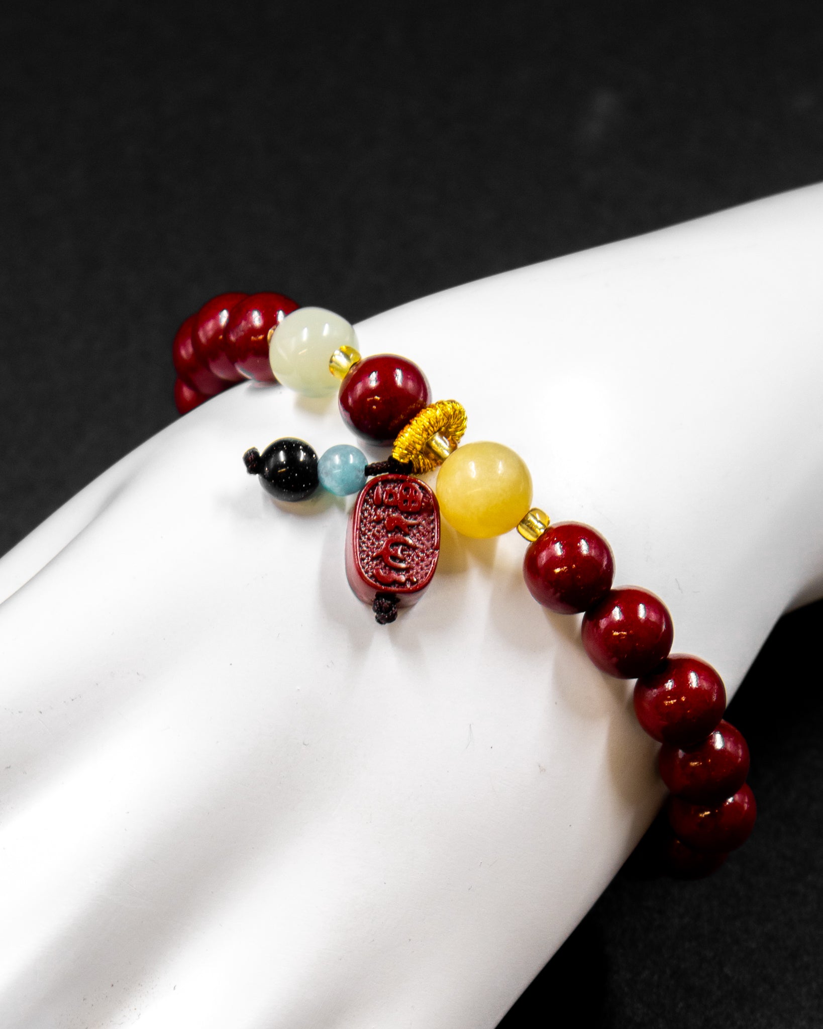 Pulsera de cuentas con dije chino M1 Oro Laminado