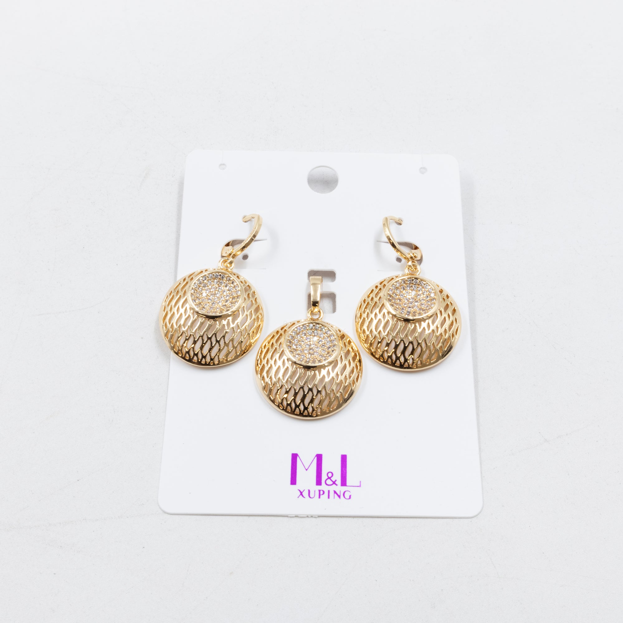 Conjunto de de Aretes y Dije M5 Oro Laminado