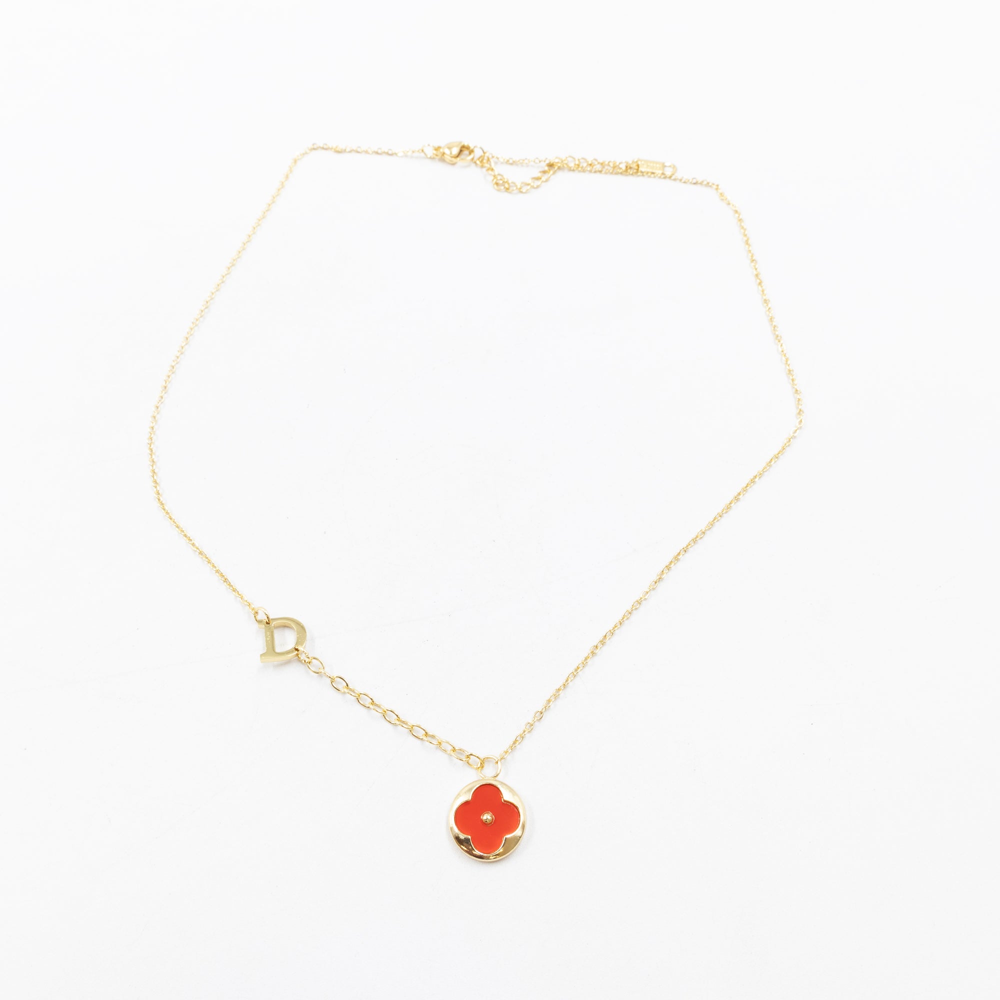 Collares Dorados con dijes de letra D,E,F y dije de Trebol M2 Oro Laminado