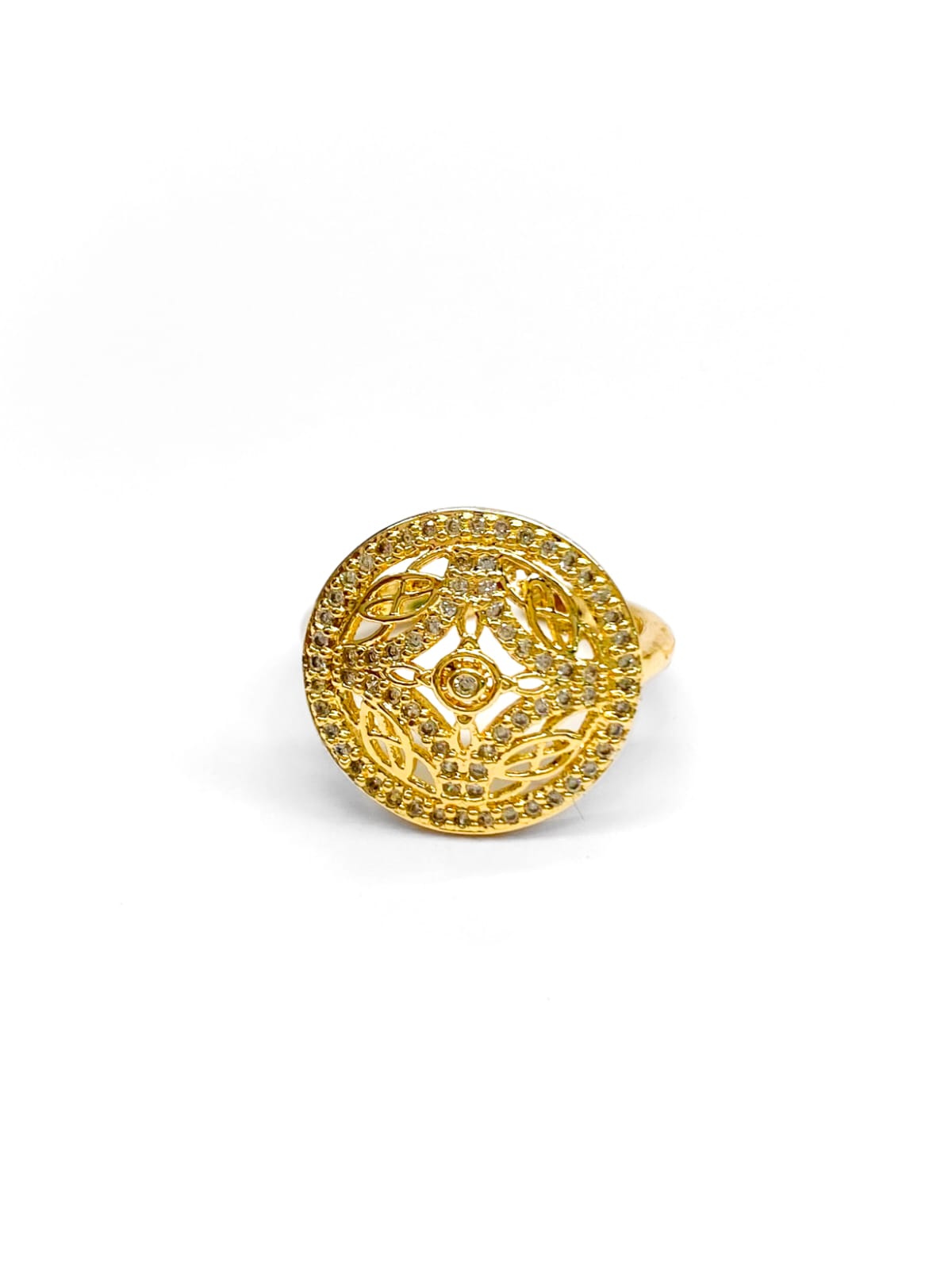 Anillo Dorado Ajustable con Pedreria Blanca Oro Laminado