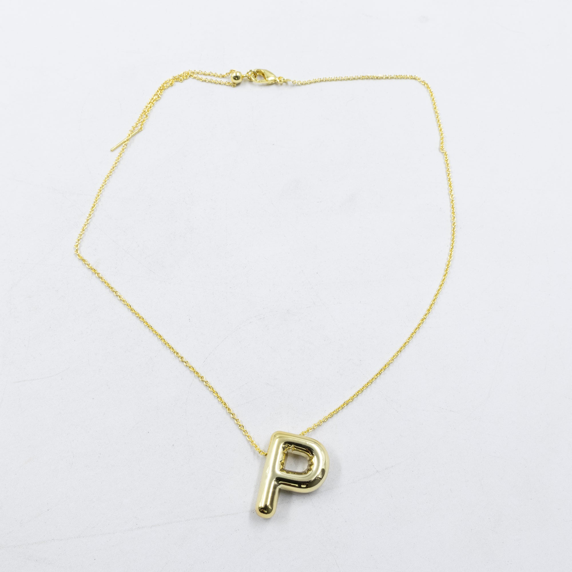 Collar Dorado con Dije de letras Grandes M2 Oro Laminado