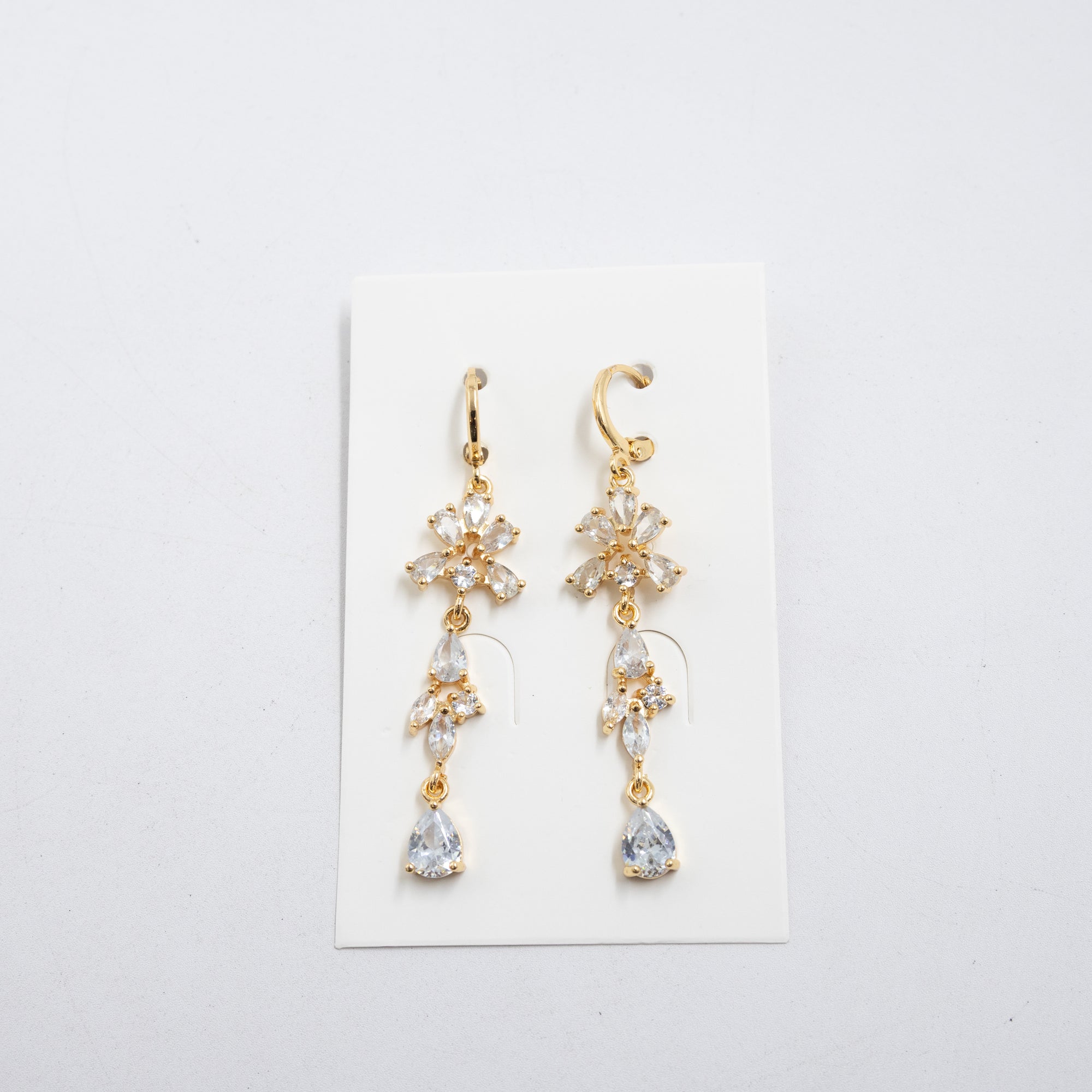 Aretes Largos Dorados con piedras M7 Oro Laminado