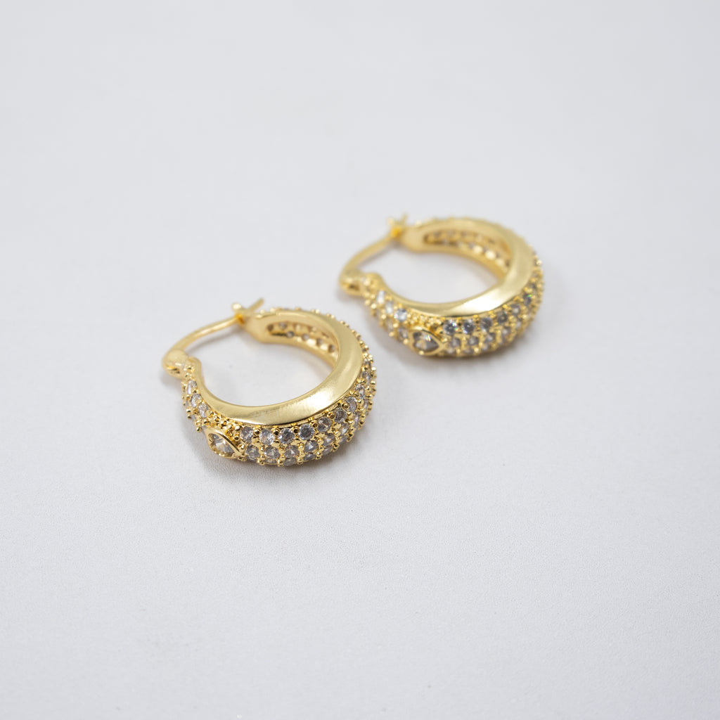 Aretes Dorados con Piedras Blancas M1 Oro Laminado