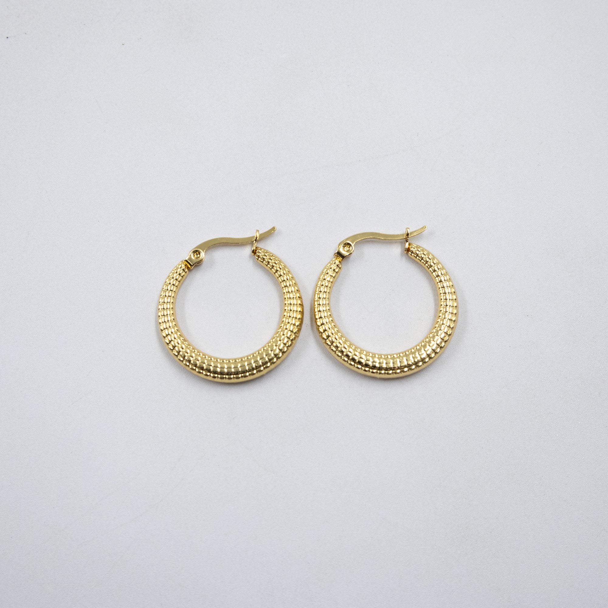 Aretes Dorados Chicos M6 Oro Laminado