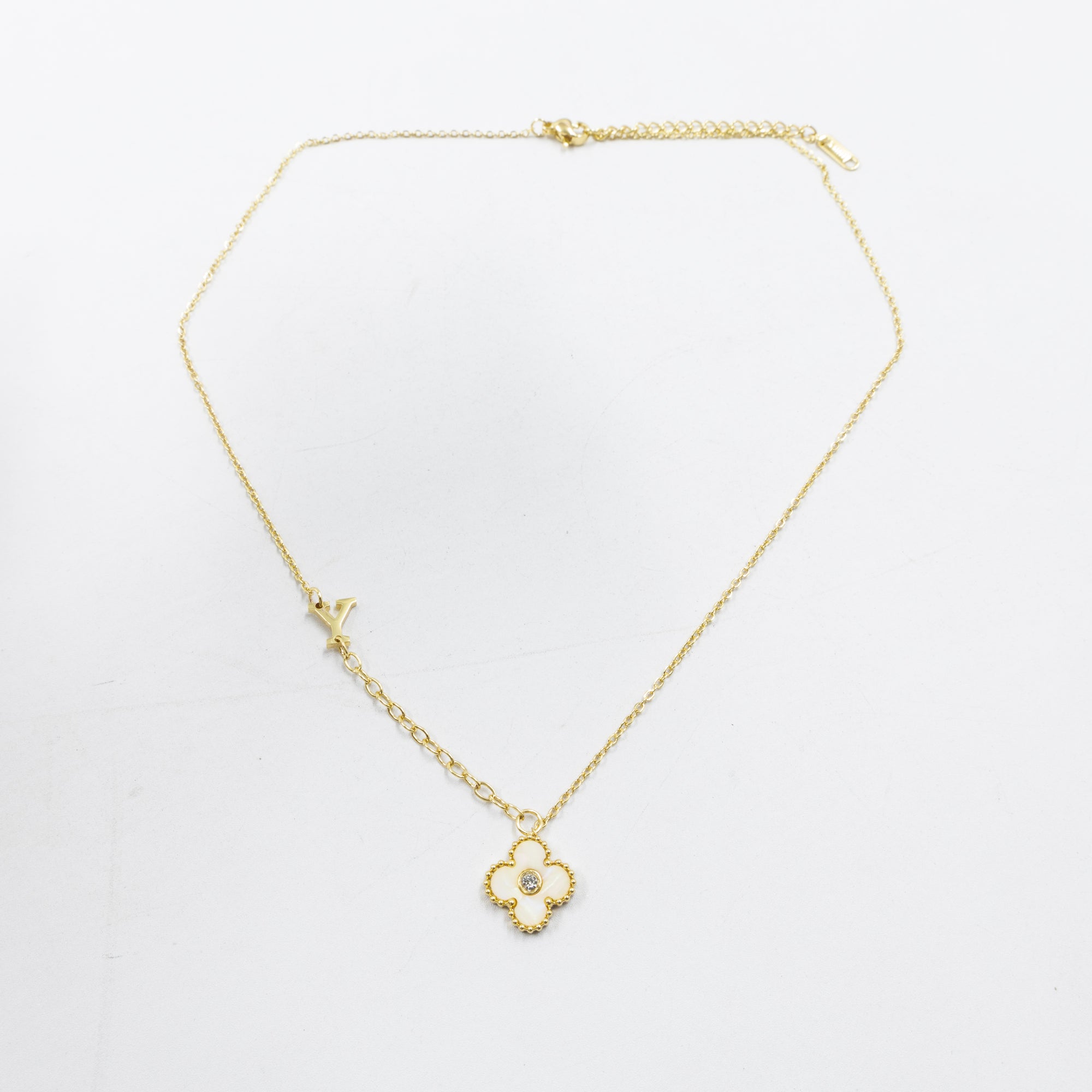 Collar de Dije de Trebol y letra Y, Z M7 Oro Laminado