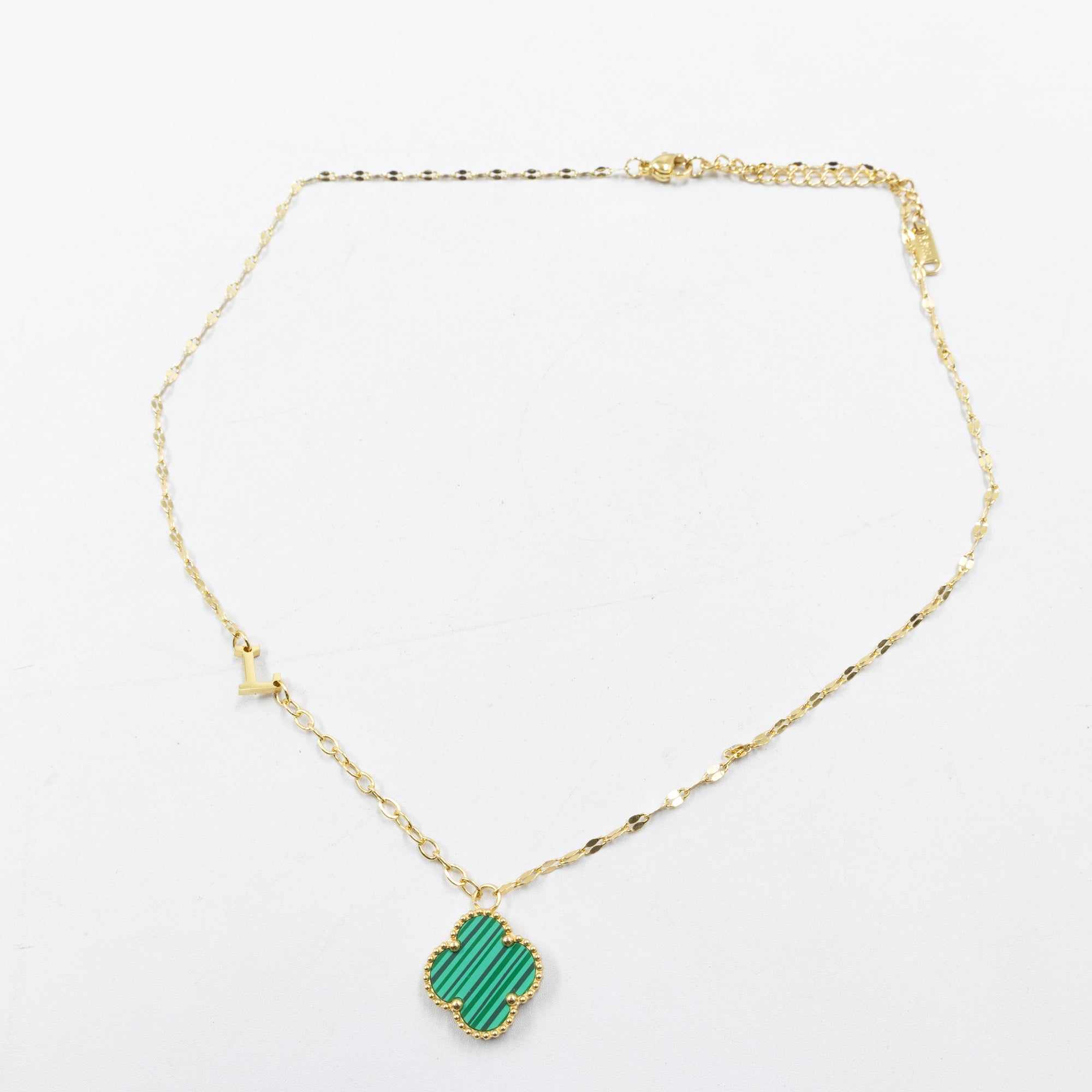 Collares Dorados con dijes de letra L, M, N y dije de Trebol M4 Oro Laminado