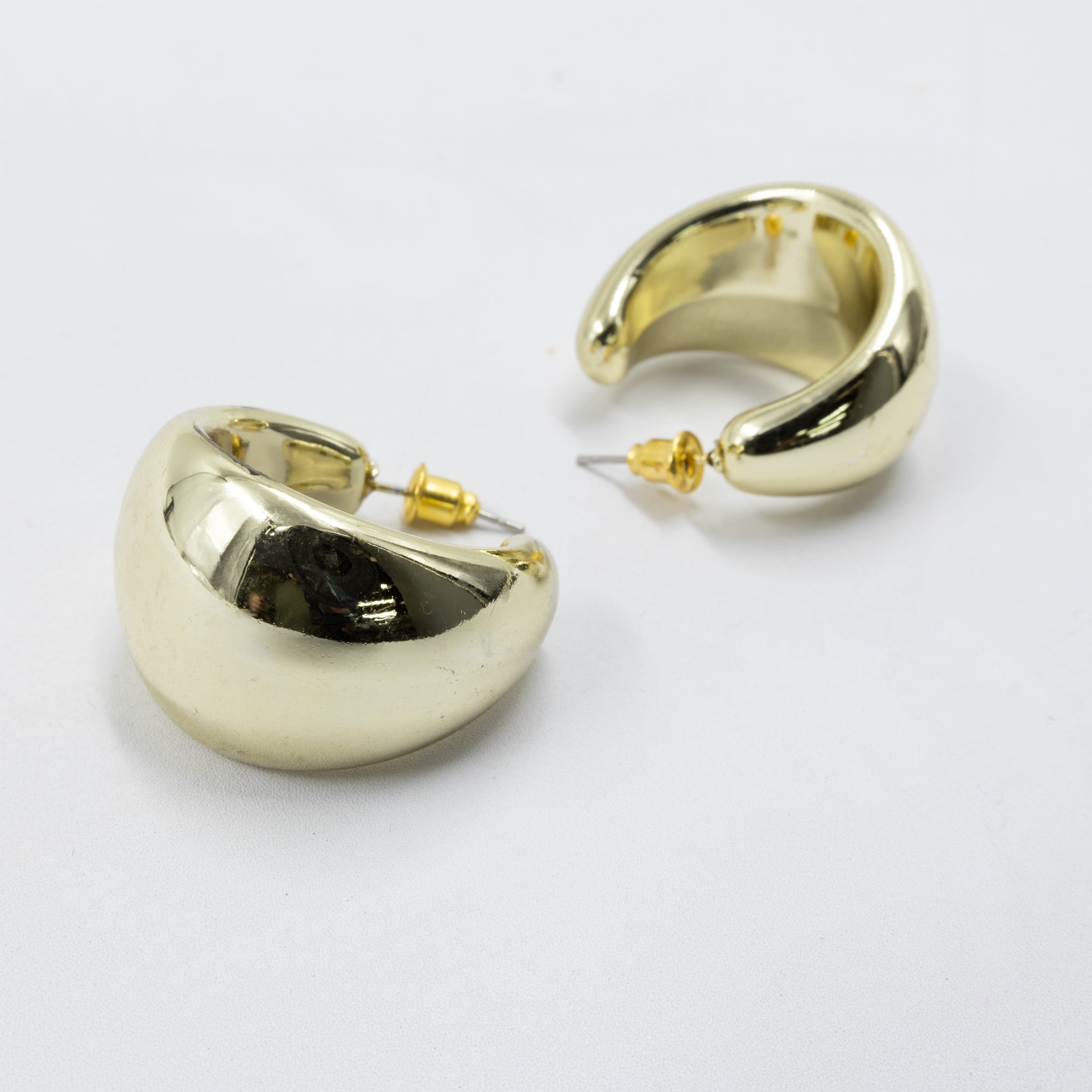 Aretes Dorados Diferentes Diseños 26/05/26 M1 Oro Laminado