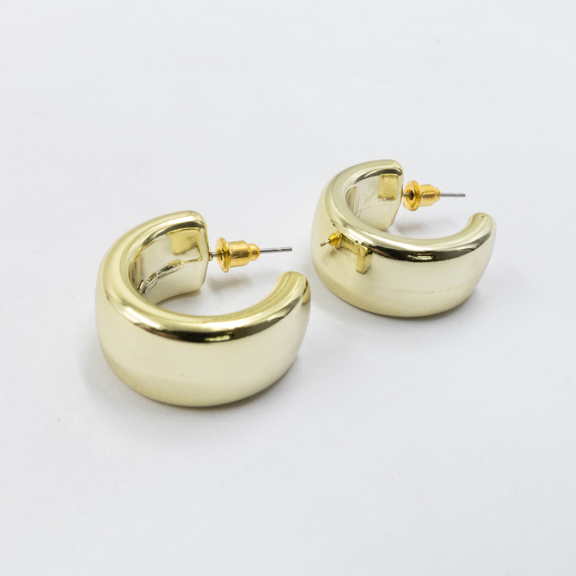 Aretes Dorados Diferentes Diseños 26/05/26 M2 Oro Laminado