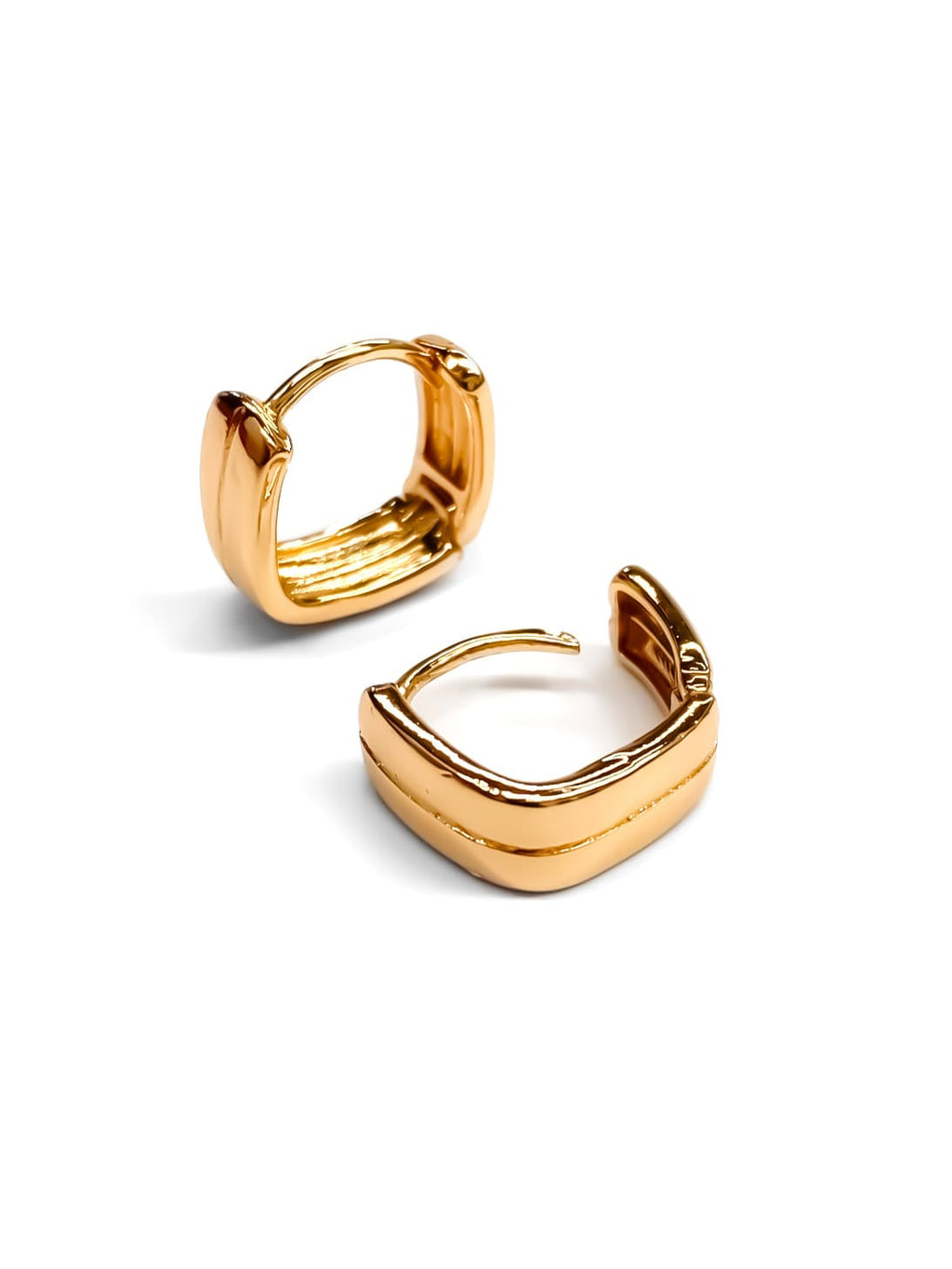 ARETES HUGGIES M18 - ORO LAMINADO