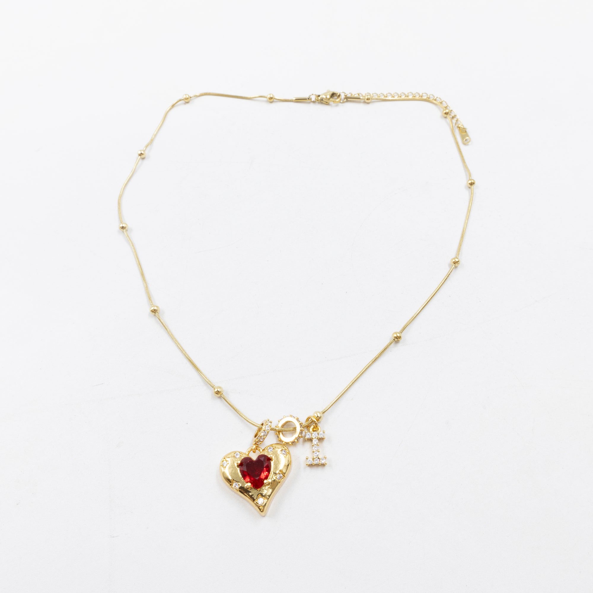Collares Dorados con dije de Letra y corazón M2 Oro Laminado