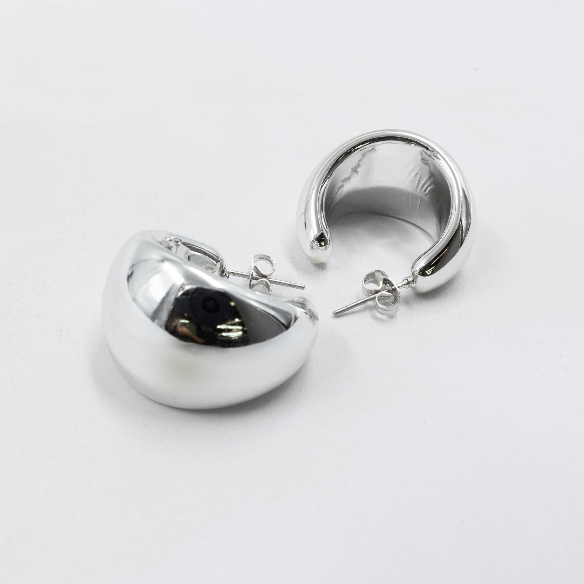 Aretes Plateados Diferentes Diseños 26/05/26 M3 Oro Laminado