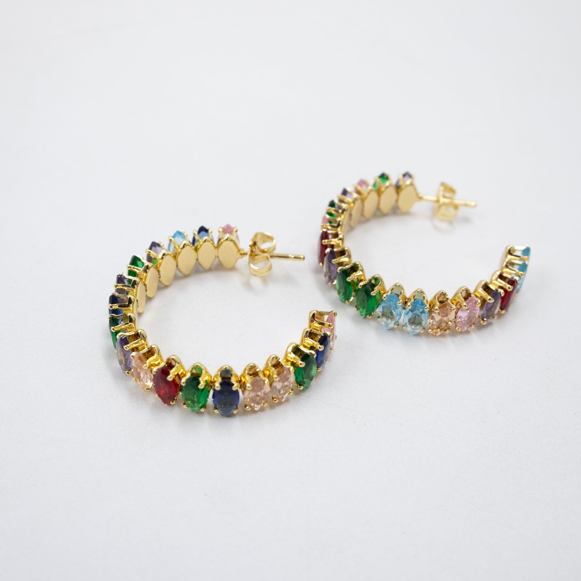 Aretes Dorados con piedras de color M8 Oro Laminado